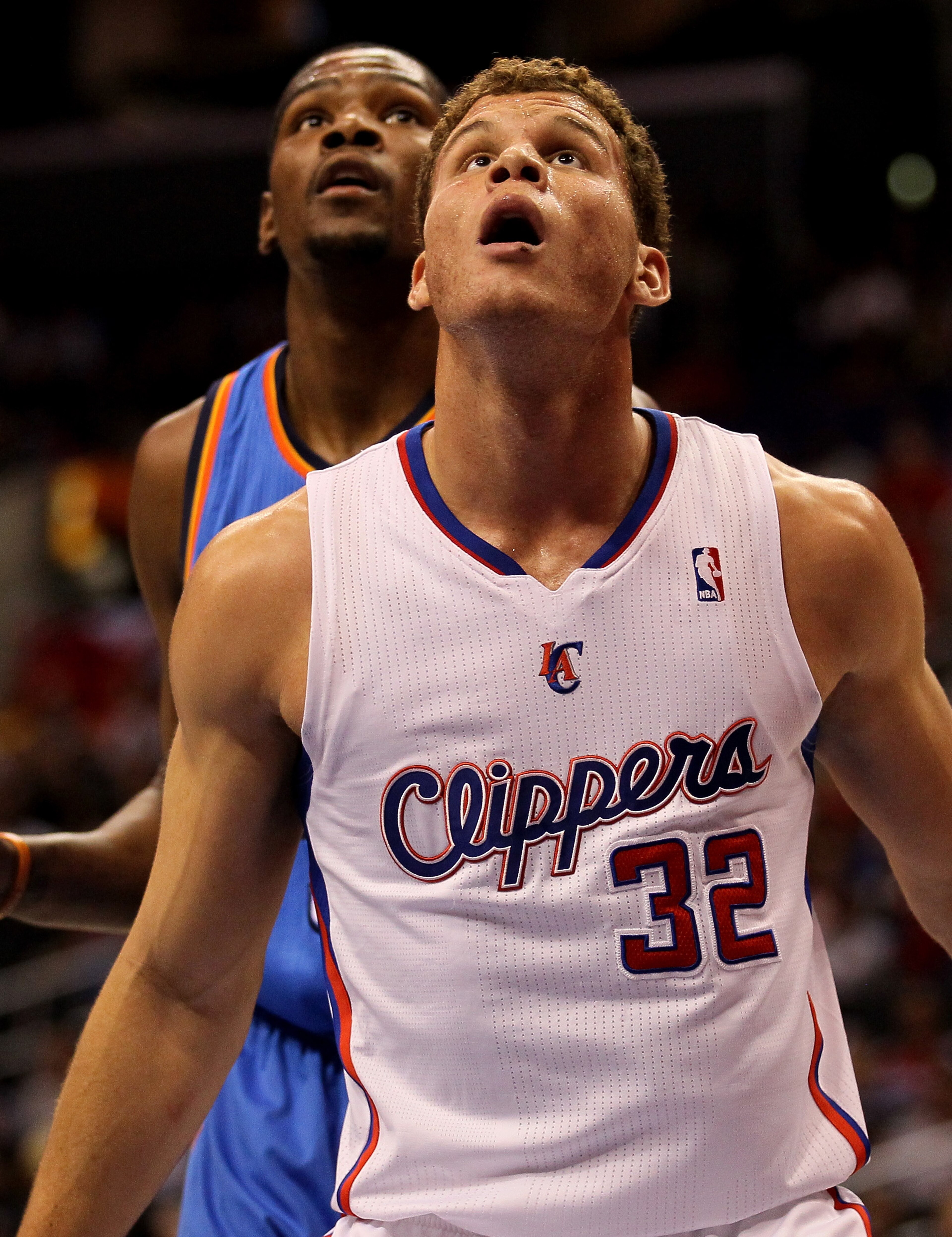 LOS ANGELES, CA - NOVEMBER 03: Blake Griffin #32 of the Los Angeles Clippers and Kevin Durant #35 of the Oklahoma City Thunder look for a rebound at Staples Center on November 3, 2010 in Los Angeles, California. The Clippers won 107-92. NOTE TO USER: Us LOS ANGELES, CA - NOVEMBER 03: Blake Griffin #32 of the Los Angeles Clippers and Kevin Durant #35 of the Oklahoma City Thunder look for a rebound at Staples Center on November 3, 2010 in Los Angeles, California. The Clippers won 107-92. NOTE TO USER: Us