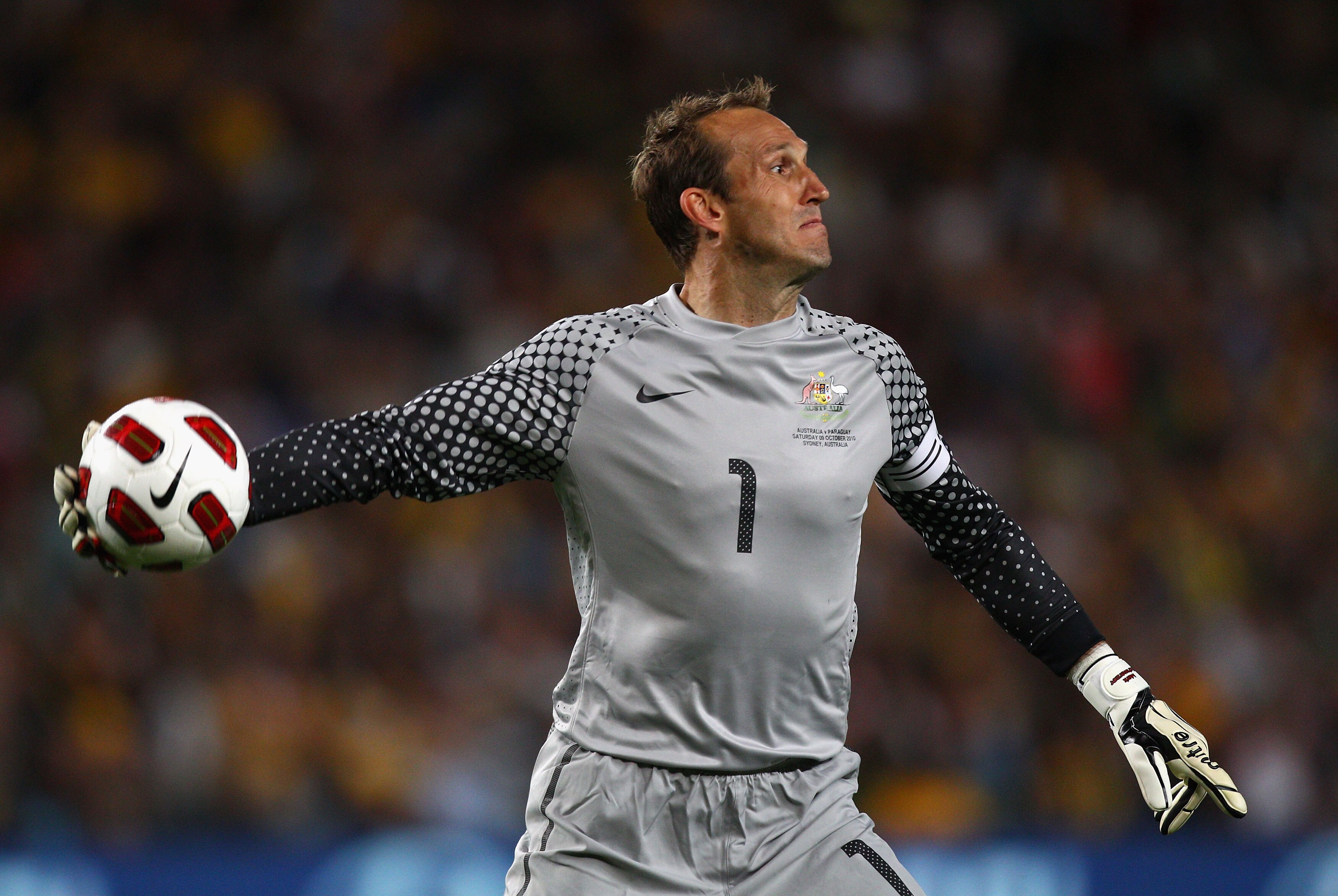 SYDNEY, AUSTRALIA - OCTOBER 09:  Mark Schwarzer of Australia throws the ball in during the friendly match between the Australian Socceroos and Paraguay at the Sydney Football Stadium on October 9, 2010 in Sydney, Australia.  (Photo by Ryan Pierse/Getty Im