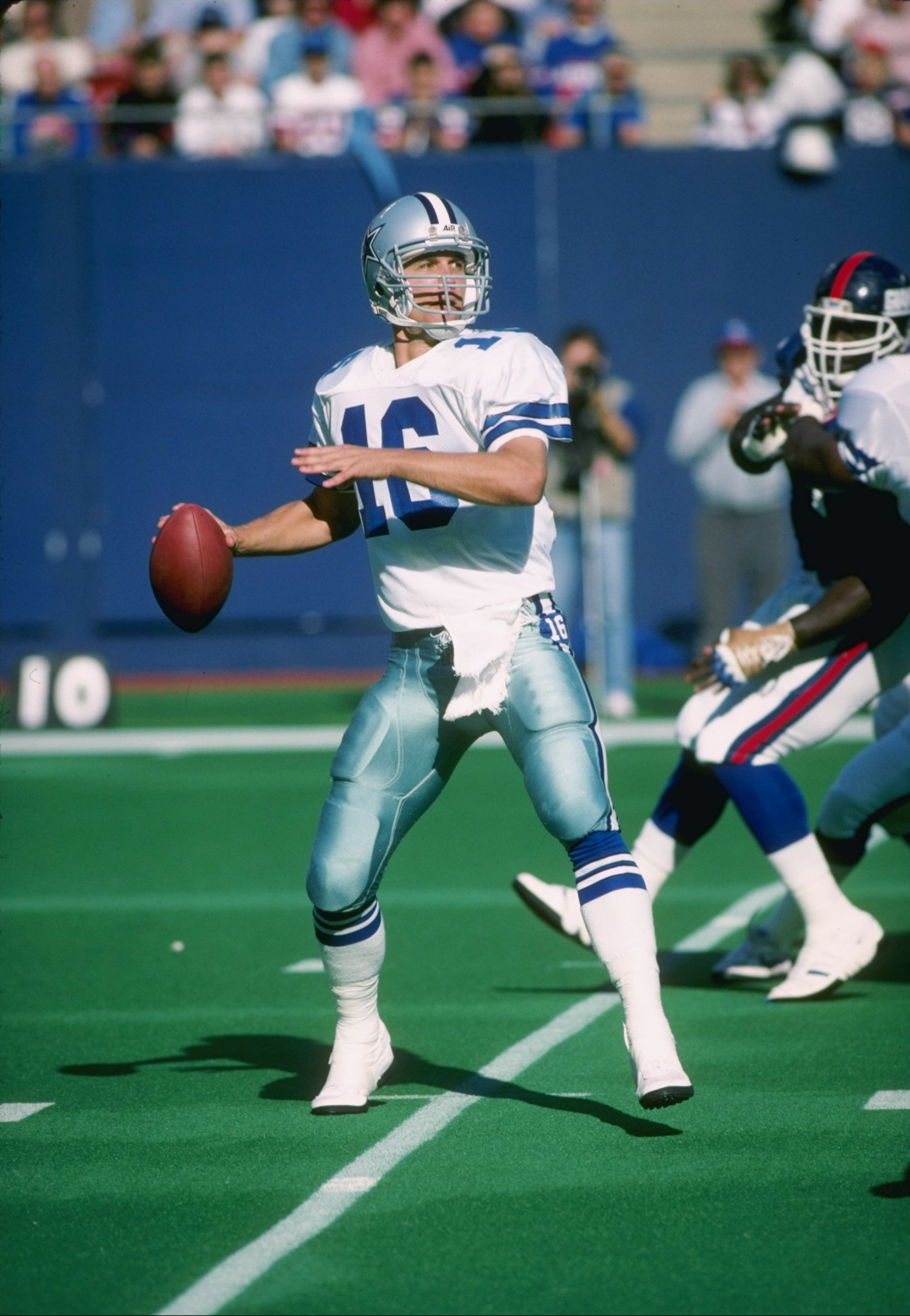 6 Nov 1988:  Quarterback Steve Pelleur of the Dallas Cowboys in action during a game against the New York Giants at Giants Stadium in East Rutherford, New Jersey.  The Giants won the game, 29-21. Mandatory Credit: T. G. Higgins  /Allsport