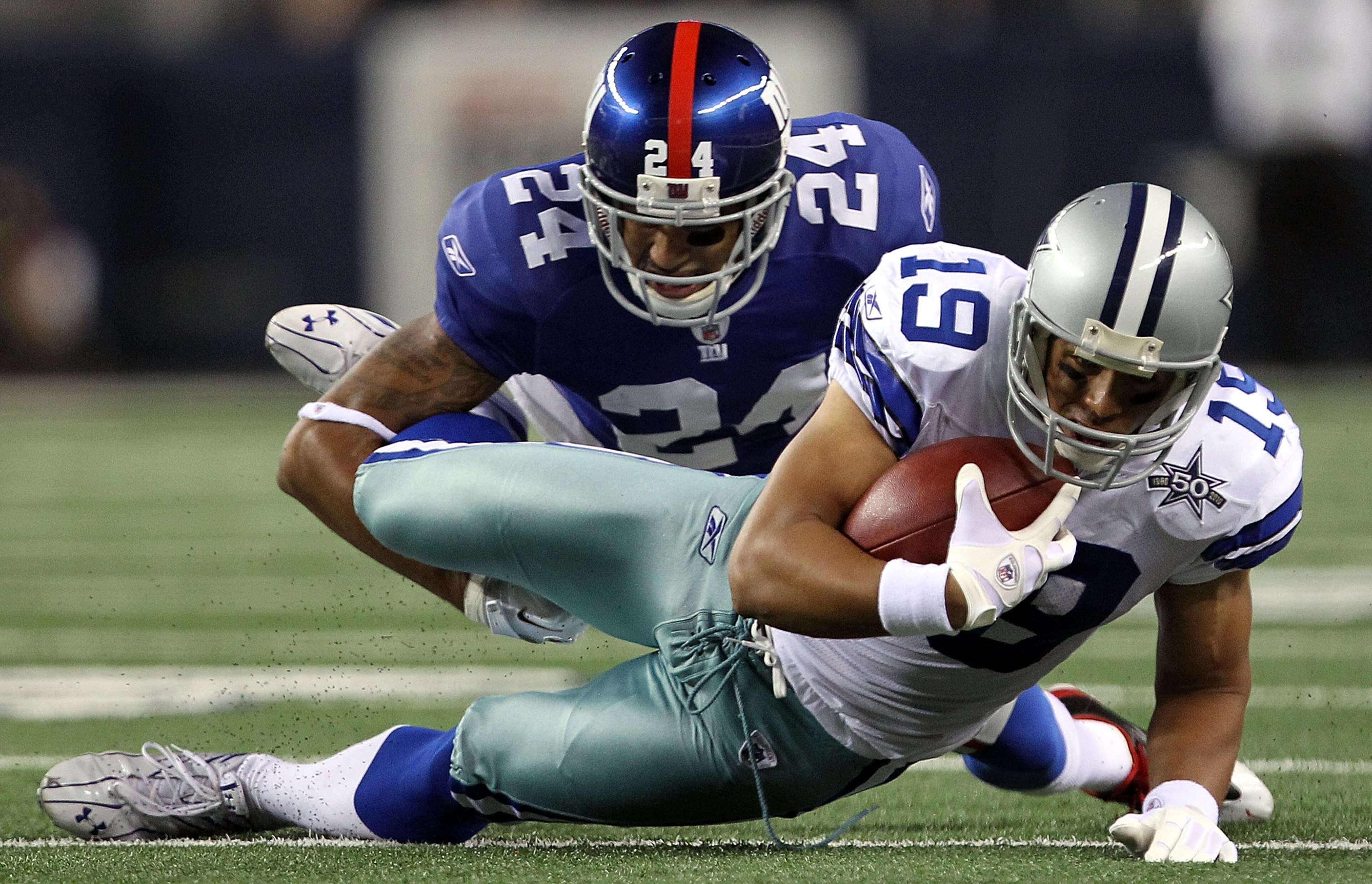 ARLINGTON, TX - OCTOBER 25:  Wide receiver Miles Austin #19 of the Dallas Cowboys makes a pass reception against Terrell Thomas #24 of the New York Giants at Cowboys Stadium on October 25, 2010 in Arlington, Texas.  (Photo by Ronald Martinez/Getty Images)