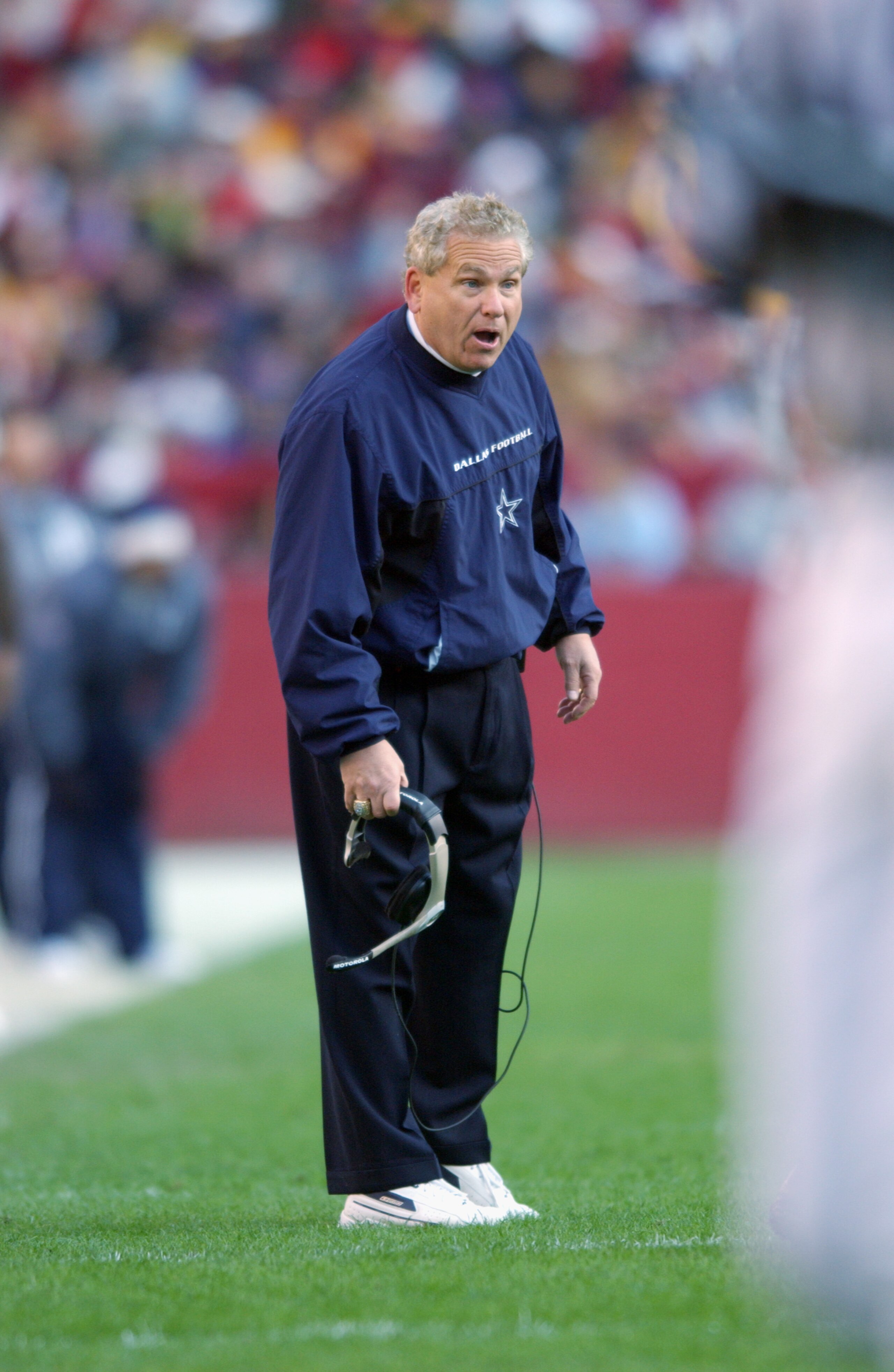 LANDOVER, MD - DECEMBER 29:  Head coach Dave Campo of the Dallas Cowboys reacts in disbelief during the NFL game against the Washington Redskins at FedEx Field on December 29, 2002 in Landover, Maryland. The Redskins defeated the Cowboys 20-14. (Photo by 