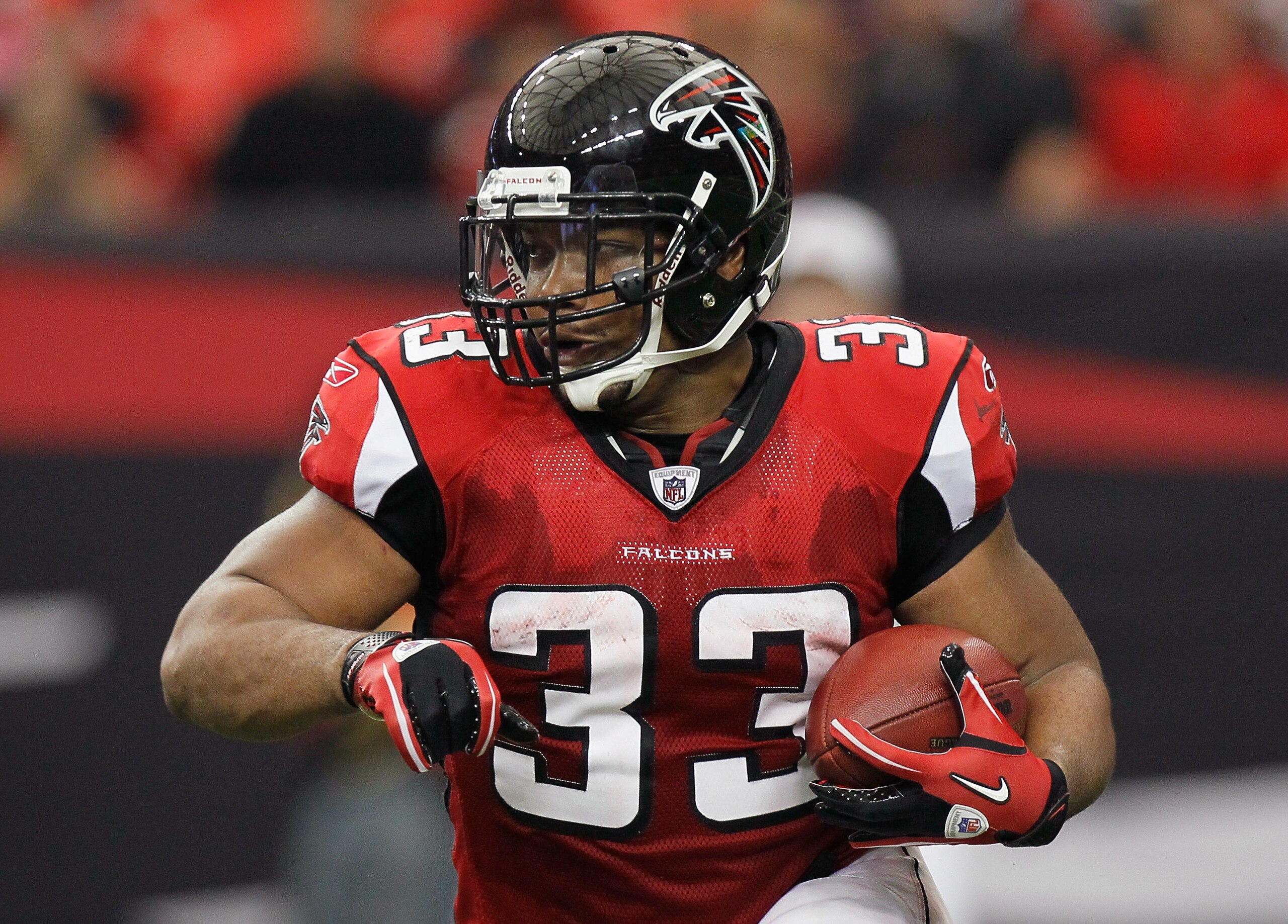 ATLANTA - NOVEMBER 07: Michael Turner #33 of the Atlanta Falcons rushes upfield against the Tampa Bay Buccaneers at Georgia Dome on November 7, 2010 in Atlanta, Georgia. (Photo by Kevin C. Cox/Getty Images) ATLANTA - NOVEMBER 07: Michael Turner #33 of the Atlanta Falcons rushes upfield against the Tampa Bay Buccaneers at Georgia Dome on November 7, 2010 in Atlanta, Georgia. (Photo by Kevin C. Cox/Getty Images)
