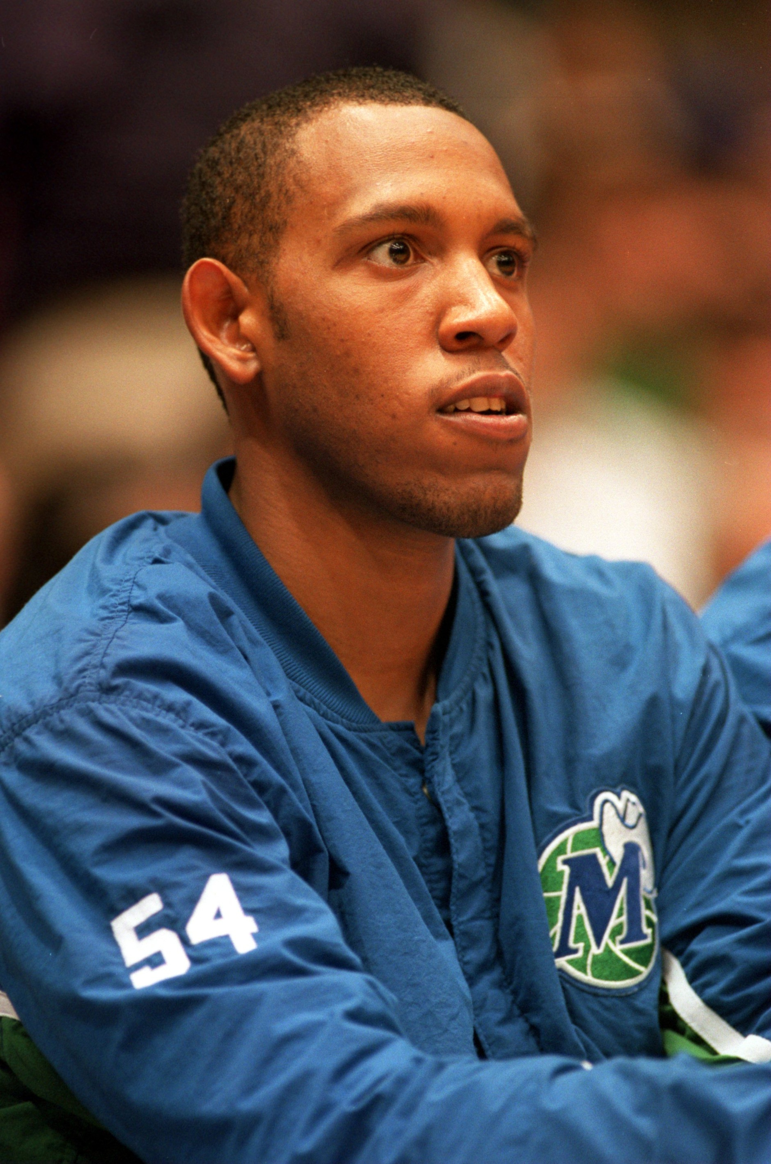 19 MAR 1994: DALLAS FORWARD POPEYE JONES DURING THE MAVERICKS GAME VERSUS THE LOS ANGELES LAKERS AT THE GREAT WESTERN FORUM IN INGLEWOOD, CALIFORNIA. Mandatory Credit: J.D. Cuban/ALLSPORT 19 MAR 1994: DALLAS FORWARD POPEYE JONES DURING THE MAVERICKS GAME VERSUS THE LOS ANGELES LAKERS AT THE GREAT WESTERN FORUM IN INGLEWOOD, CALIFORNIA. Mandatory Credit: J.D. Cuban/ALLSPORT