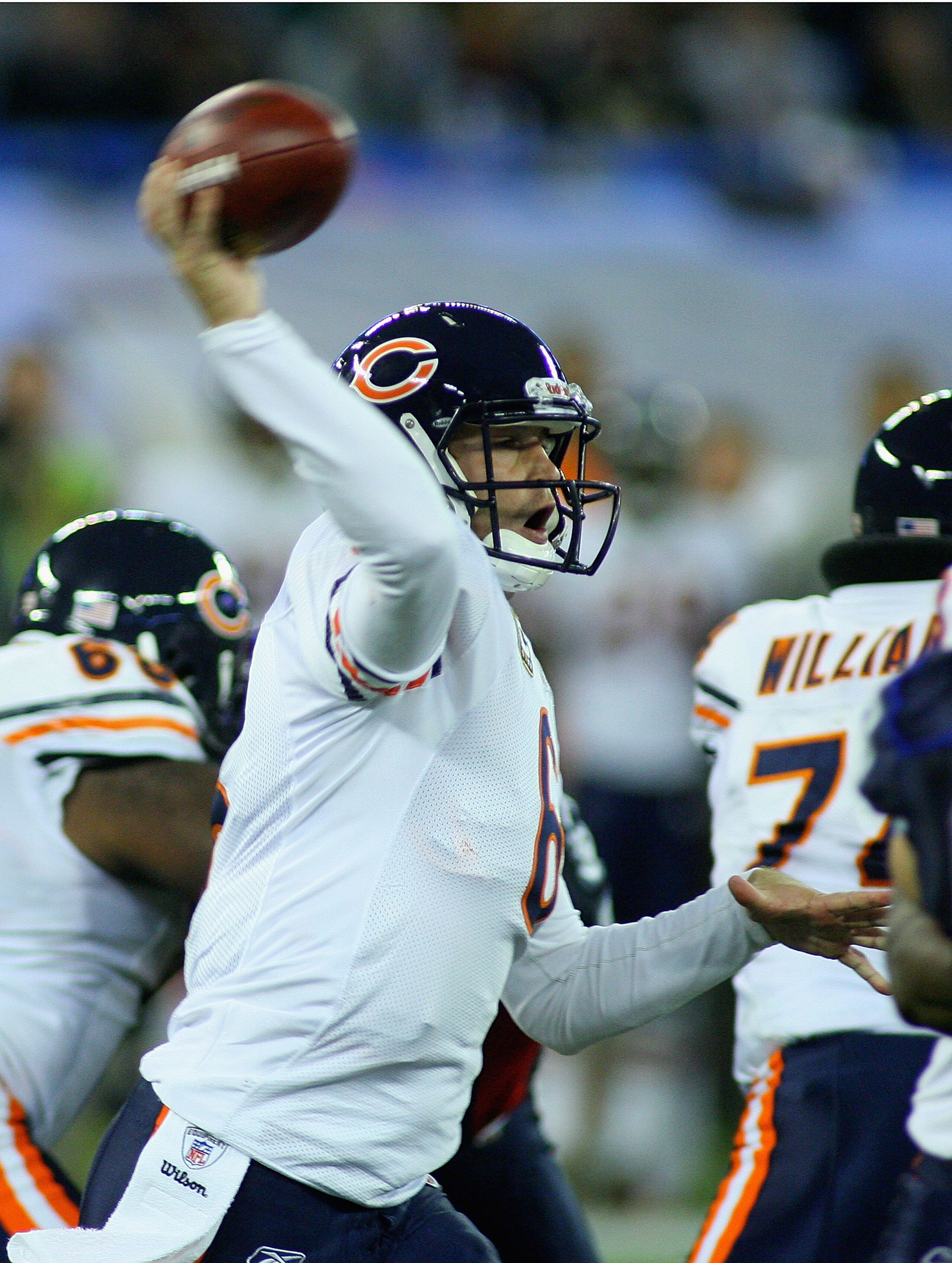 TORONTO, ON - NOVEMBER 07:  Jay Cutler # 6 of the Chicago Bears passes against the Buffalo Bills  at Rogers Centre on November 7, 2010 in Toronto, Canada. Chicago won 22-19. (Photo by Rick Stewart/Getty Images)