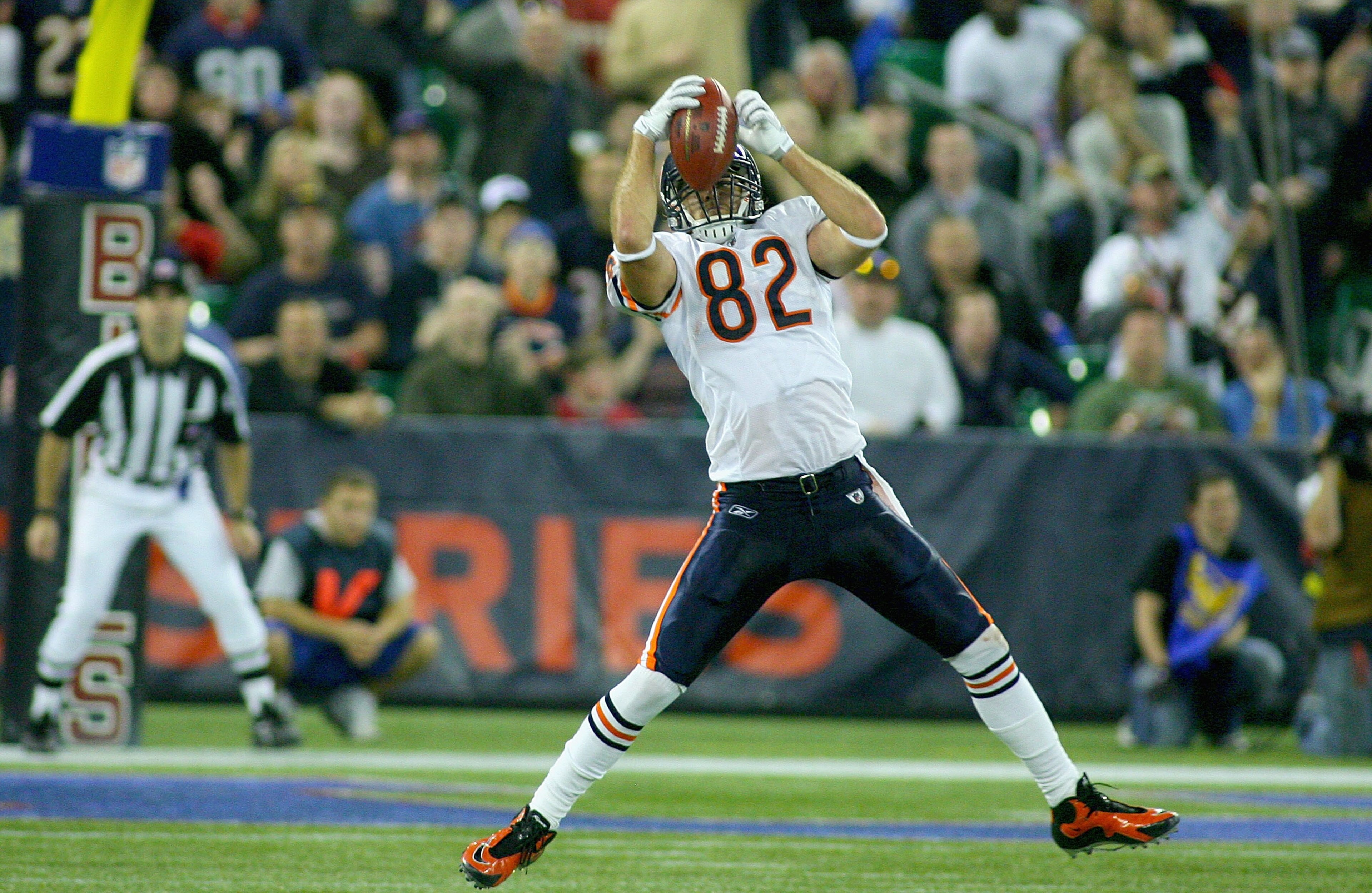TORONTO, ON - NOVEMBER 07: Greg Olsen #82 of the Chicago Bears makes a catch to convert on third down against the Buffalo Bills at Rogers Centre on November 7, 2010 in Toronto, Canada. Chicago won 22-19. (Photo by Rick Stewart/Getty Images) TORONTO, ON - NOVEMBER 07: Greg Olsen #82 of the Chicago Bears makes a catch to convert on third down against the Buffalo Bills at Rogers Centre on November 7, 2010 in Toronto, Canada. Chicago won 22-19. (Photo by Rick Stewart/Getty Images)