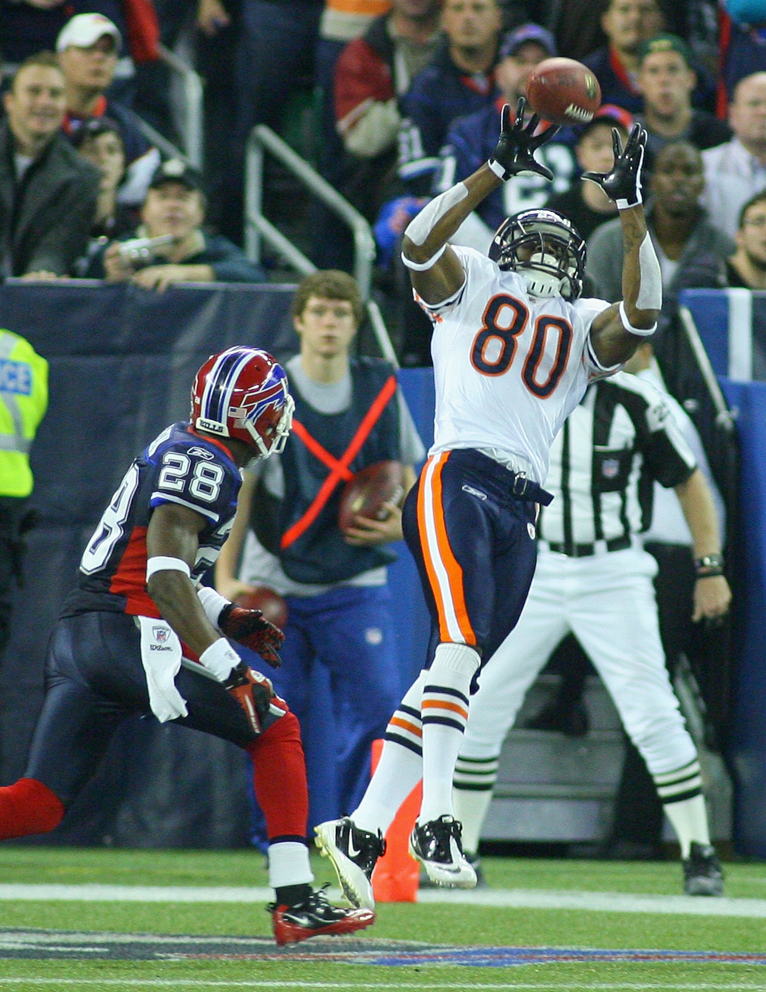 TORONTO, ON - NOVEMBER 07: Earl Bennett #80 of the Chicago Bears catches the game winning touchdown against Leodis McKelvin #28 of the Buffalo Bills  at Rogers Centre on November 7, 2010 in Toronto, Canada. Chicago won 22-19. (Photo by Rick Stewart/Getty 