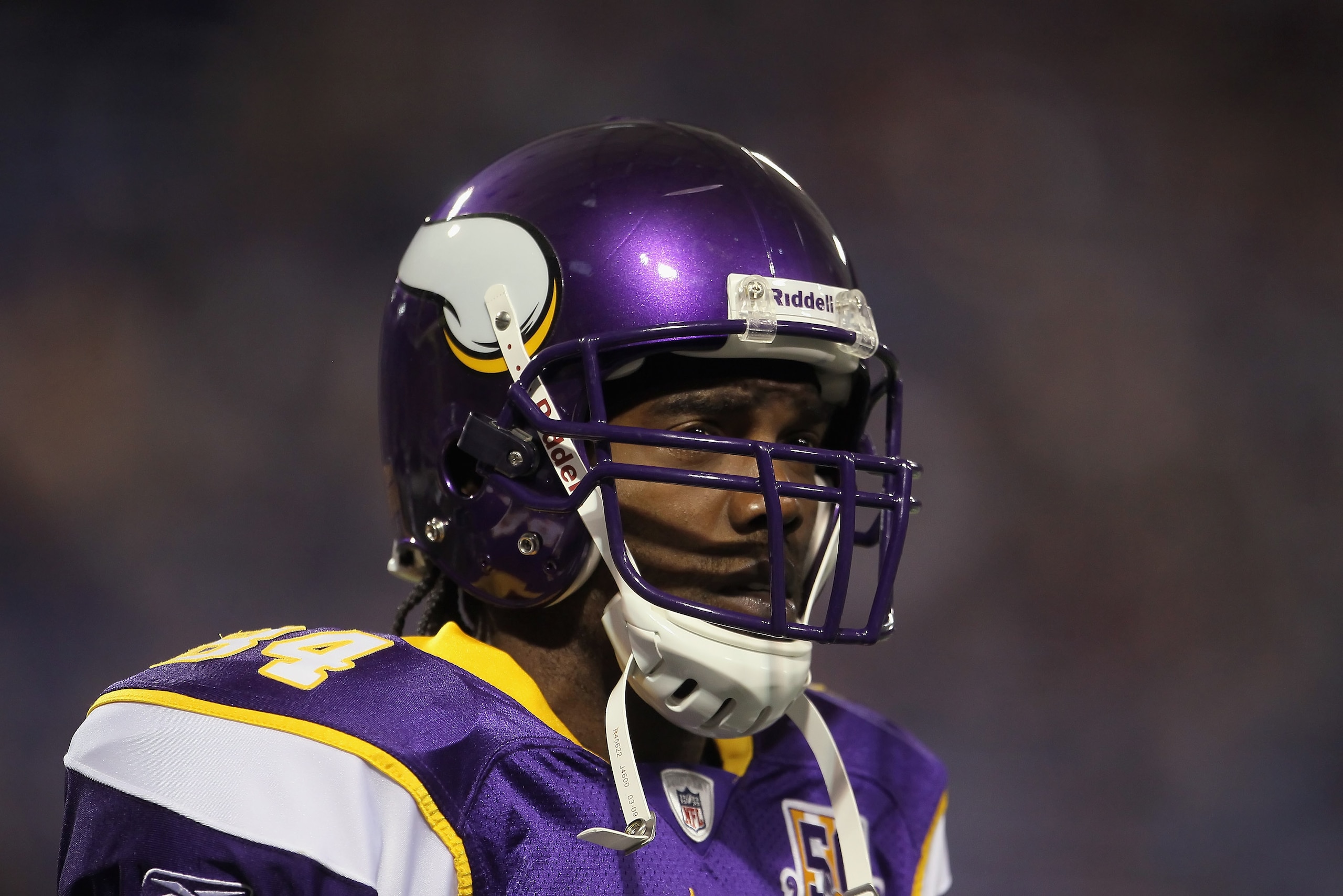 MINNEAPOLIS - OCTOBER 17: Wide receiver Randy Moss #84 the Minnesota Vikings looks on prior to the start of the game against the Dallas Cowboys at Mall of America Field on October 17, 2010 in Minneapolis, Minnesota. (Photo by Jeff Gross/Getty Images) MINNEAPOLIS - OCTOBER 17: Wide receiver Randy Moss #84 the Minnesota Vikings looks on prior to the start of the game against the Dallas Cowboys at Mall of America Field on October 17, 2010 in Minneapolis, Minnesota. (Photo by Jeff Gross/Getty Images)
