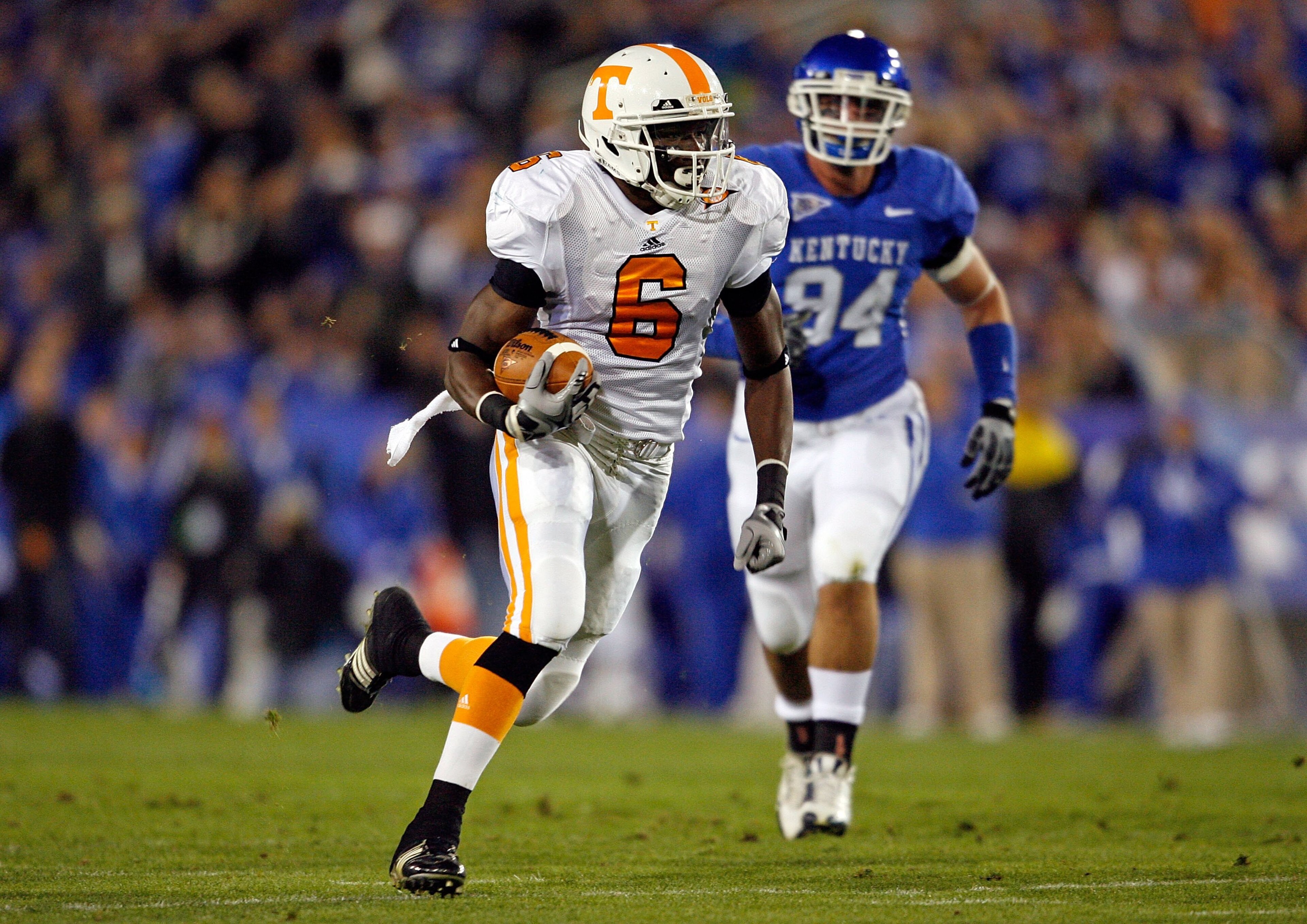LEXINGTON, KY - NOVEMBER 28:  Denarius Moore #6  of the Tennessee Volunteers runs with the ball during the SEC game against the Kentucky Wildcats at Commonwealth Stadium on November 28, 2009 in Lexington, Kentucky.  (Photo by Andy Lyons/Getty Images)