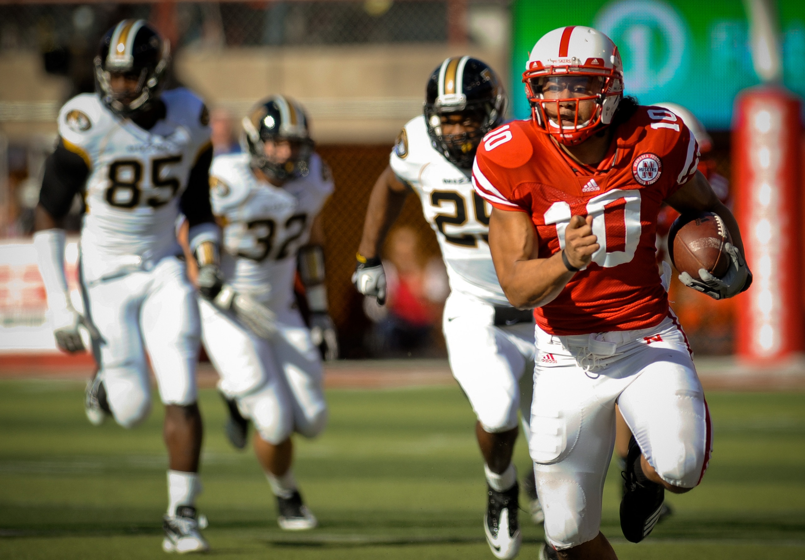 LINCOLN, NE - OCTOBER 30: Running back Roy Helu Jr. #10 of the Nebraska Cornhuskers break a long run against the Missouri Tigers during second half action of their game at Memorial Stadium on October 30, 2010 in Lincoln, Nebraska. Nebraska Defeated Missou LINCOLN, NE - OCTOBER 30: Running back Roy Helu Jr. #10 of the Nebraska Cornhuskers break a long run against the Missouri Tigers during second half action of their game at Memorial Stadium on October 30, 2010 in Lincoln, Nebraska. Nebraska Defeated Missou