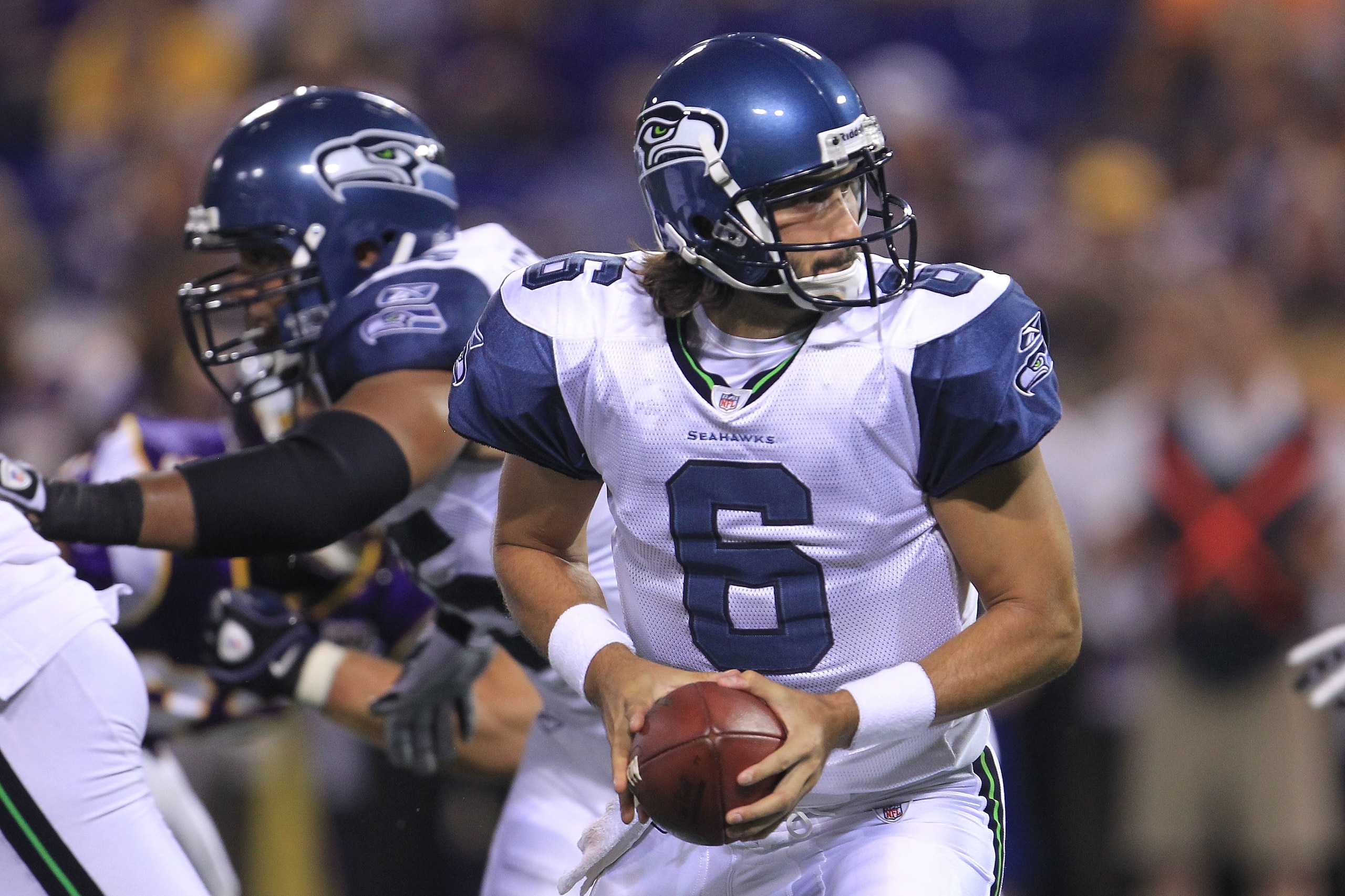 MINNEAPOLIS - AUGUST 28:  Charlie Whitehurst #6 of the Seattle Seahawks looks to hand off against the Minnesota Vikings during a preseason NFL game at Mall of America Field at the Hubert H. Humphrey Metrodome on August 28, 2010  in Minneapolis, Minnesota.