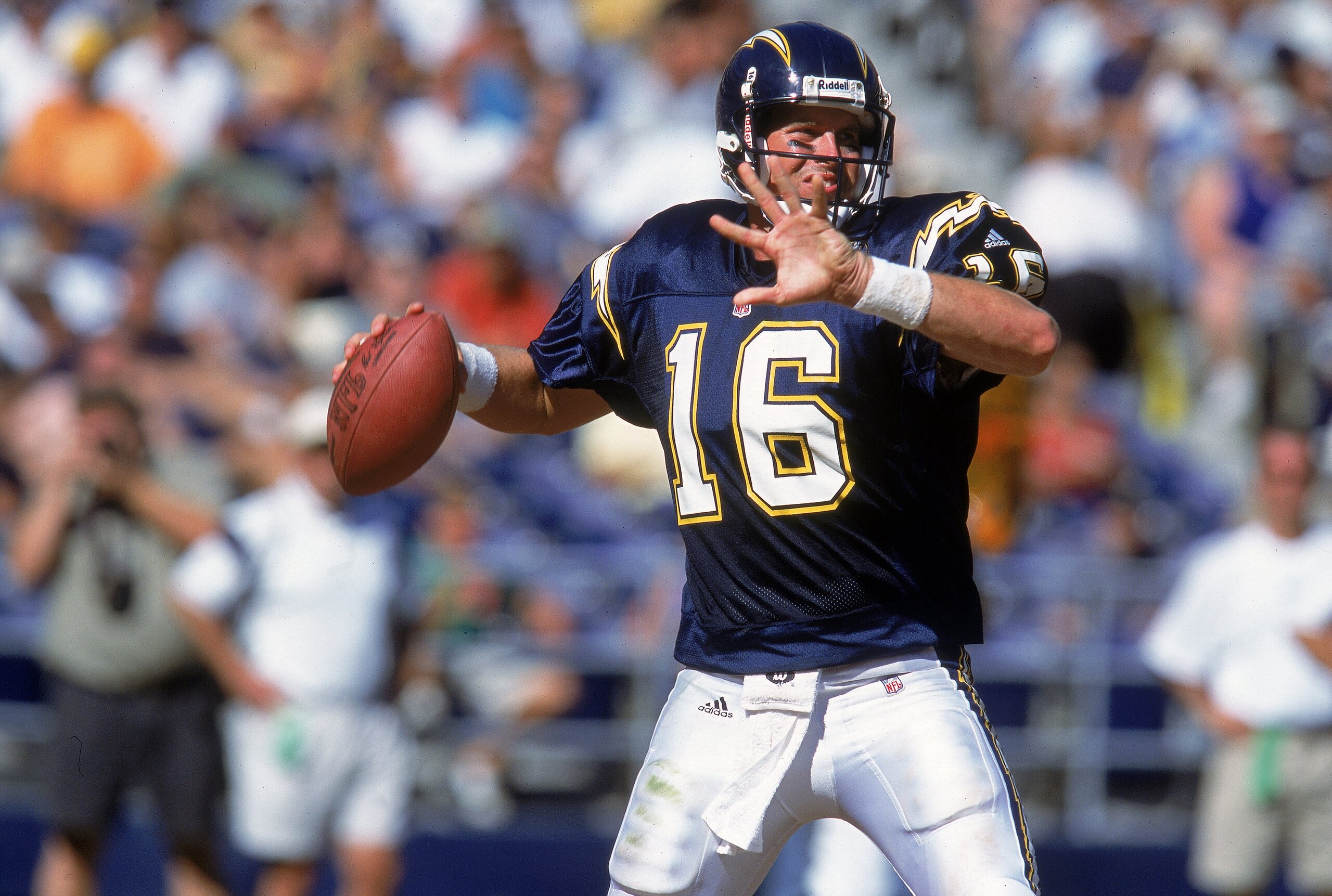 24 Sep 2000:  Quarterback Ryan Leaf #16 of the San Diego Chargers passes the ball during the game against the Seattle Seahawks at Qualcomm Stadium in San Diego, California. The Seahawks defeated the Chargers 20-12.Mandatory Credit: Stephen Dunn  /Allsport