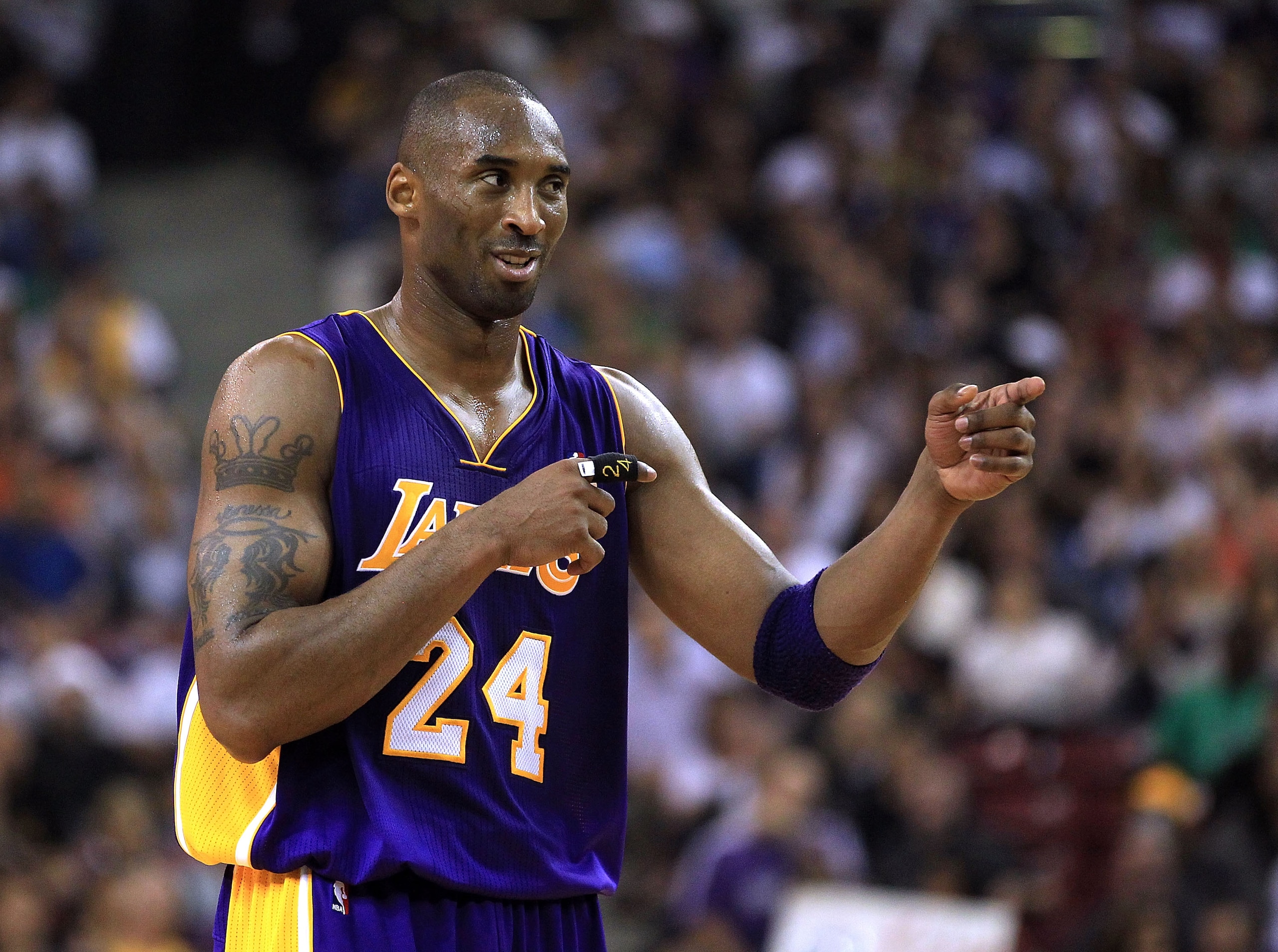 SACRAMENTO, CA - NOVEMBER 03: Kobe Bryant #24 of the Los Angeles Lakers in action against the Sacramento Kings at ARCO Arena on November 3, 2010 in Sacramento, California. NOTE TO USER: User expressly acknowledges and agrees that, by downloading and or SACRAMENTO, CA - NOVEMBER 03: Kobe Bryant #24 of the Los Angeles Lakers in action against the Sacramento Kings at ARCO Arena on November 3, 2010 in Sacramento, California. NOTE TO USER: User expressly acknowledges and agrees that, by downloading and or