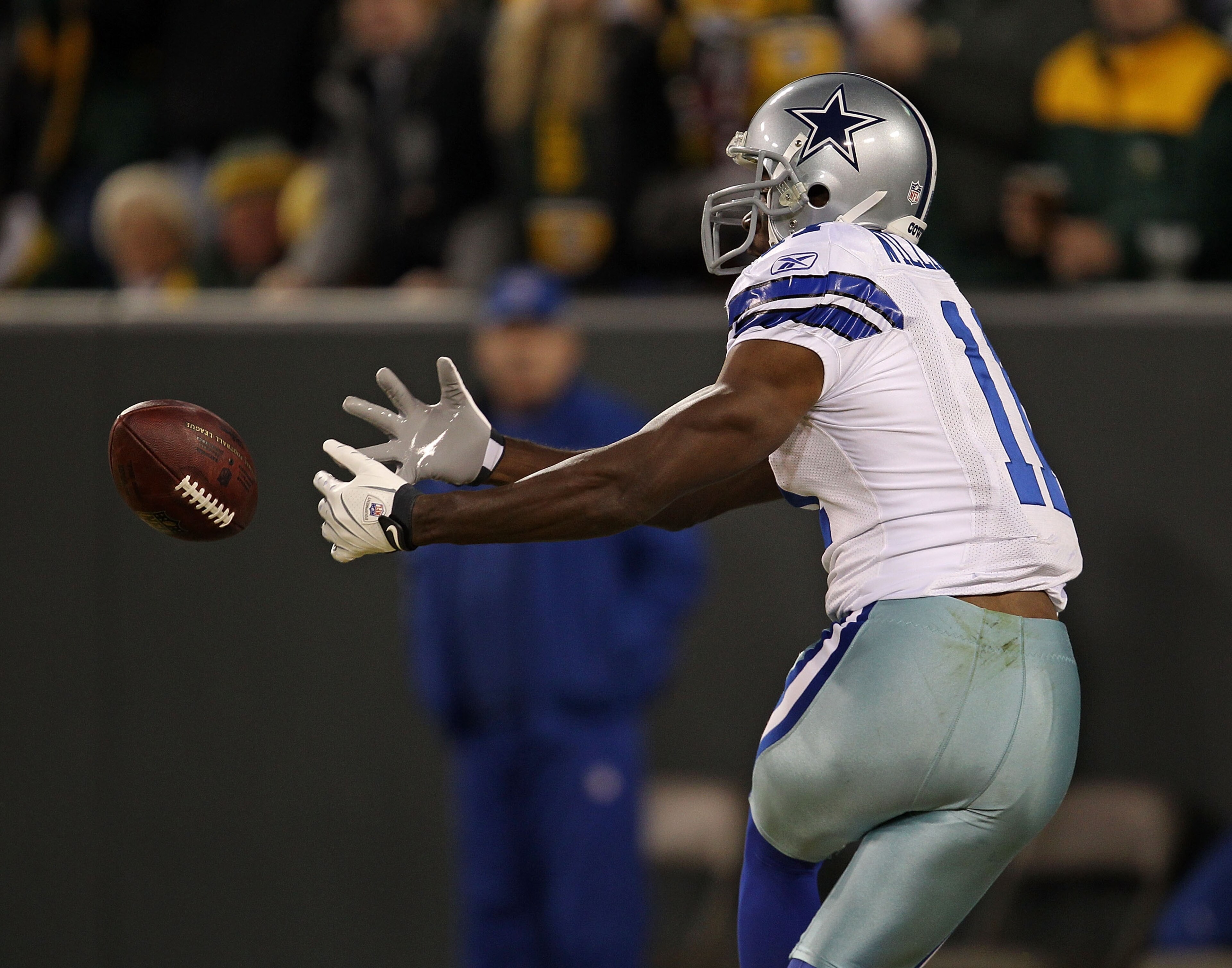 GREEN BAY, WI - NOVEMBER 07: Roy Williams #11 of the Dallas Cowboys drops the ball in the end zone against the Green Bay Packers at Lambeau Field on November 7, 2010 in Green Bay, Wisconsin. (Photo by Jonathan Daniel/Getty Images) GREEN BAY, WI - NOVEMBER 07: Roy Williams #11 of the Dallas Cowboys drops the ball in the end zone against the Green Bay Packers at Lambeau Field on November 7, 2010 in Green Bay, Wisconsin. (Photo by Jonathan Daniel/Getty Images)