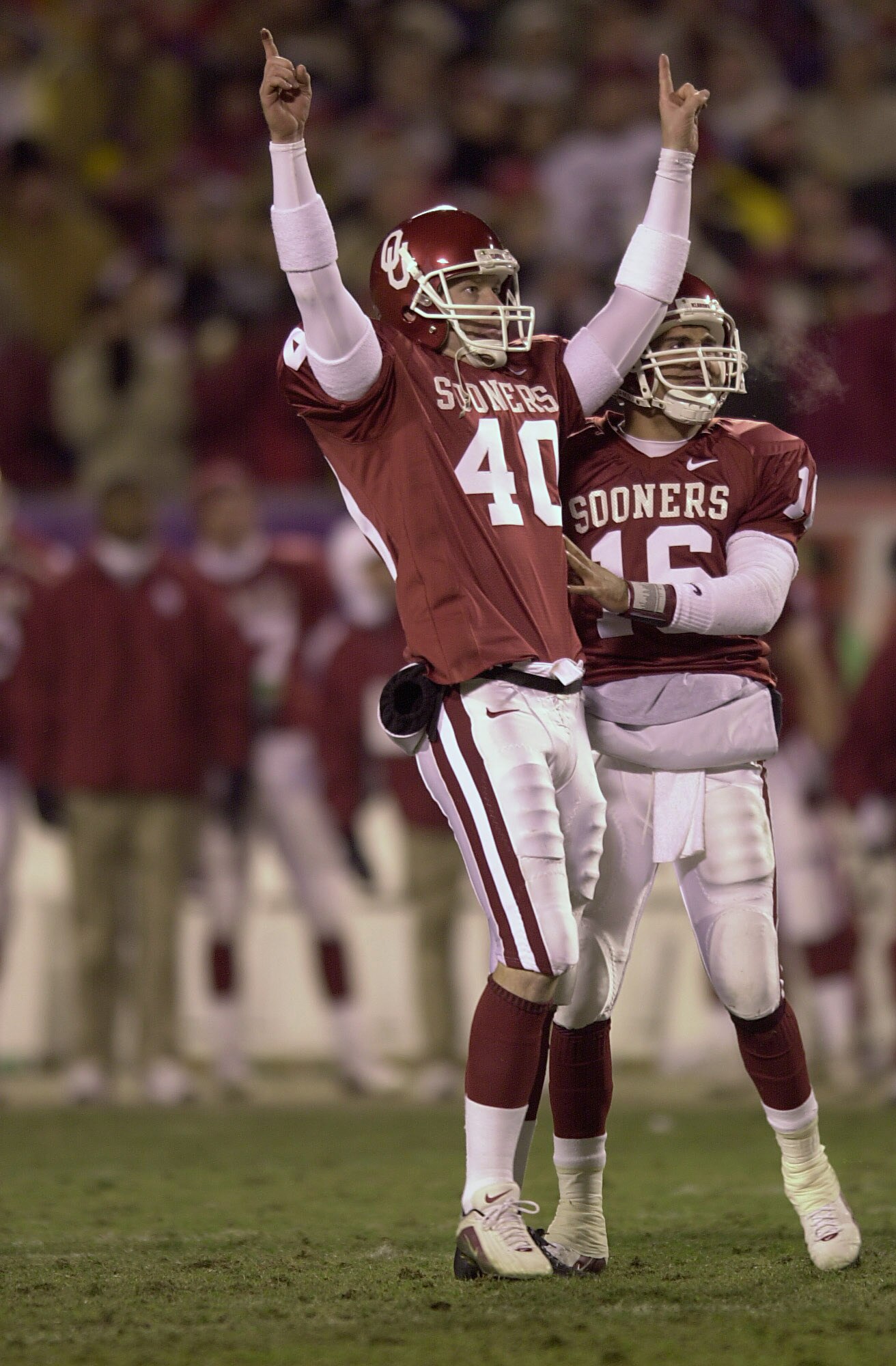 2 Dec 2000: Tim Duncan #40 of the Oklahoma Sooners celebrates his field goal in the fourth quarter with teammate Patrick Fletcher #16 during the Big 12 Championship against the Kansas State Wildcats at Arrowhead Stadium in Kansas City, Missouri. Oklahoma