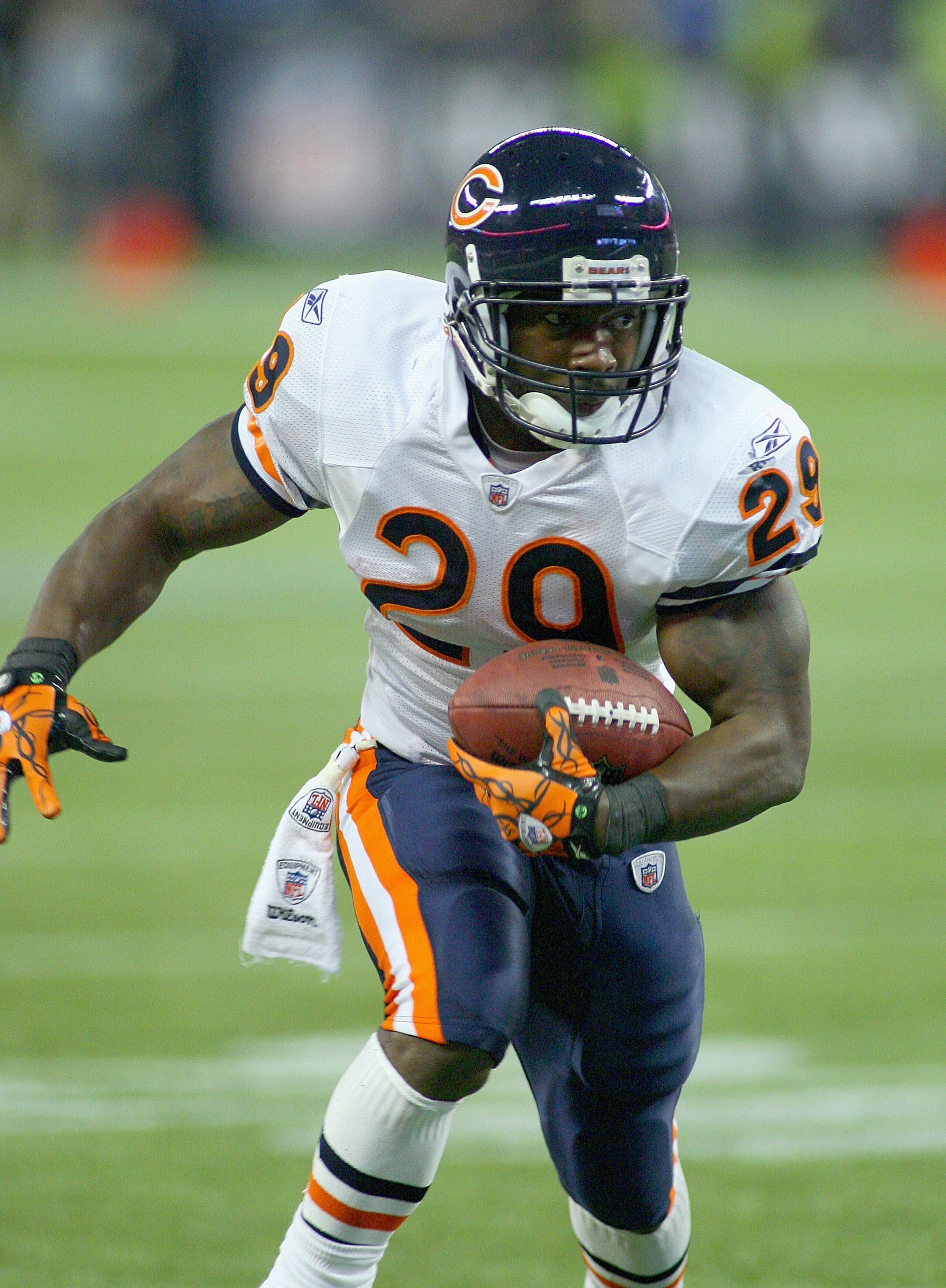 TORONTO, ON - NOVEMBER 07: Chester Taylor #29 of the Chicago Bears runs against the Buffalo Bills  at Rogers Centre on November 7, 2010 in Toronto, Canada.  (Photo by Rick Stewart/Getty Images)