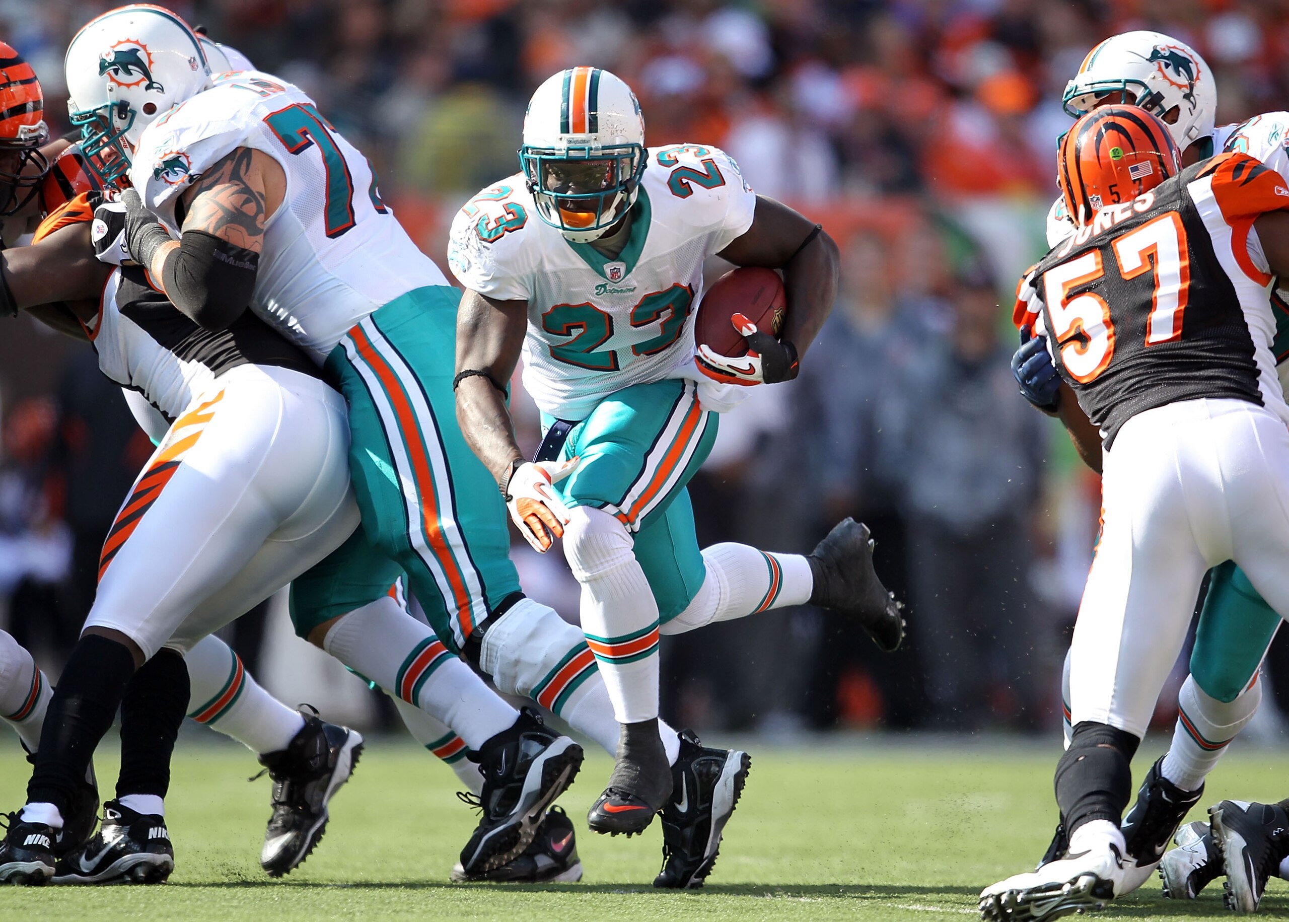 CINCINNATI - OCTOBER 31: Ronnie Brown #23 of the Miami Dolphins runs with the ball during the NFL game against the Cincinnati Bengals at Paul Brown Stadium on October 31, 2010 in Cincinnati, Ohio. (Photo by Andy Lyons/Getty Images) CINCINNATI - OCTOBER 31: Ronnie Brown #23 of the Miami Dolphins runs with the ball during the NFL game against the Cincinnati Bengals at Paul Brown Stadium on October 31, 2010 in Cincinnati, Ohio. (Photo by Andy Lyons/Getty Images)