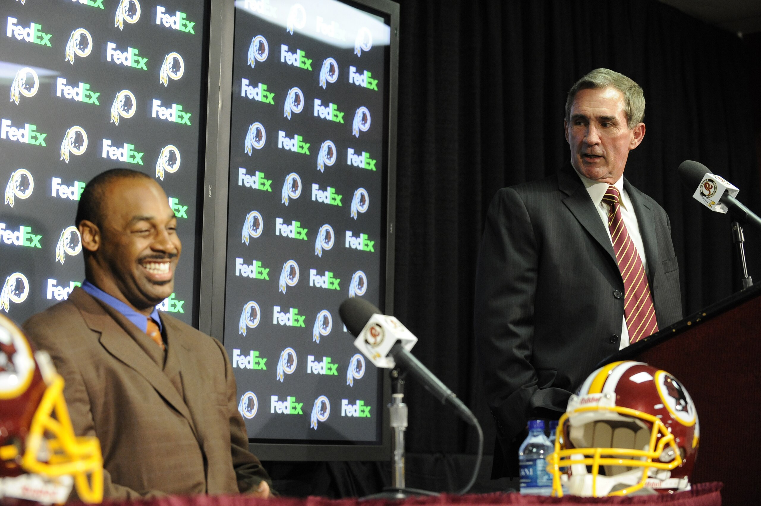 ASHURN, VA - APRIL 6:  Mike Shanahan, head coach Washington Redskins, introduces Donovan McNabb to the media on April 6, 2010 at Redskin Park in Ashburn, Virginia.  (Photo by Mitchell Layton/Getty Images)