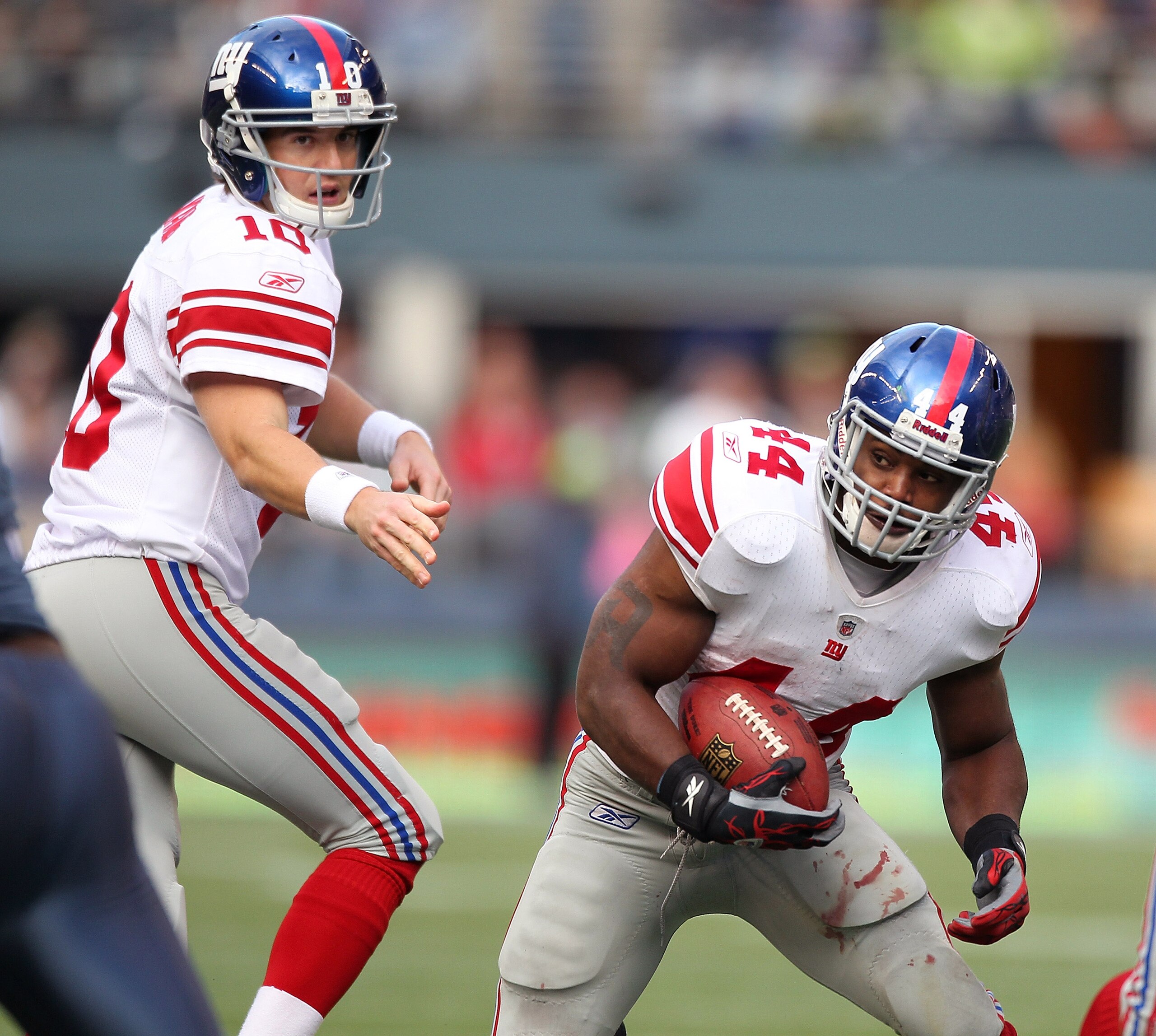 SEATTLE - NOVEMBER 07: Running back Ahmad Bradshaw #44 of the New York Giants rushes after taking the handoff from quarterback Eli Manning #10 against the Seattle Seahawks at Qwest Field on November 7, 2010 in Seattle, Washington. The Giants defeated the SEATTLE - NOVEMBER 07: Running back Ahmad Bradshaw #44 of the New York Giants rushes after taking the handoff from quarterback Eli Manning #10 against the Seattle Seahawks at Qwest Field on November 7, 2010 in Seattle, Washington. The Giants defeated the