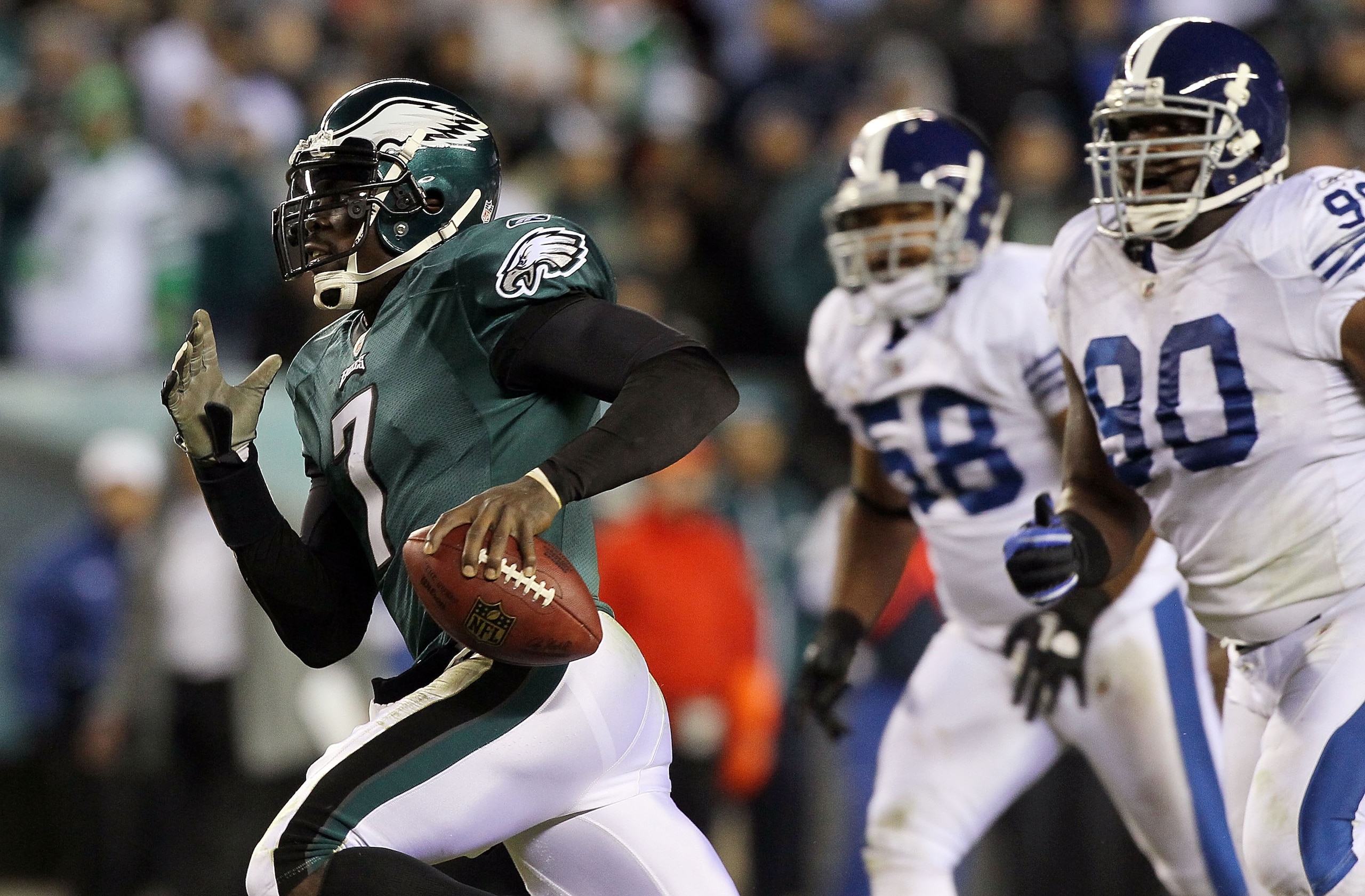 PHILADELPHIA - NOVEMBER 07: Michael Vick #7 of the Philadelphia Eagles runs the ball against the Indianapolis Colts on November 7, 2010 at Lincoln Financial Field in Philadelphia, Pennsylvania. The Eagles defeated the Colts 26-24. (Photo by Jim McIsaac/ PHILADELPHIA - NOVEMBER 07: Michael Vick #7 of the Philadelphia Eagles runs the ball against the Indianapolis Colts on November 7, 2010 at Lincoln Financial Field in Philadelphia, Pennsylvania. The Eagles defeated the Colts 26-24. (Photo by Jim McIsaac/