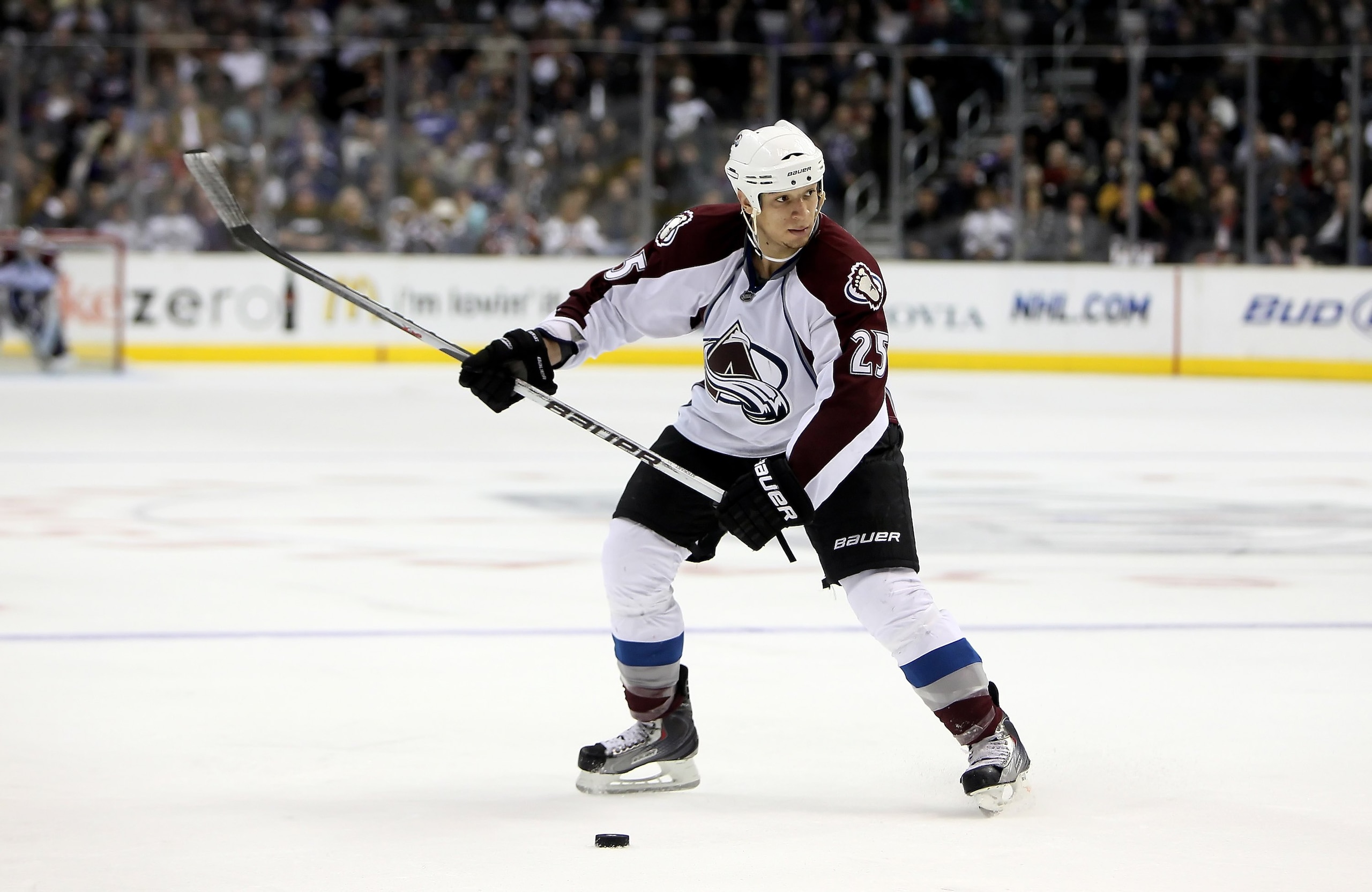 LOS ANGELES, CA - FEBRUARY 13:  Chris Stewart #25 of the Colorado Avalanche skates against the Los Angeles Kings at Staples Center on February 13, 2010 in Los Angeles, California.  (Photo by Jeff Gross/Getty Images)