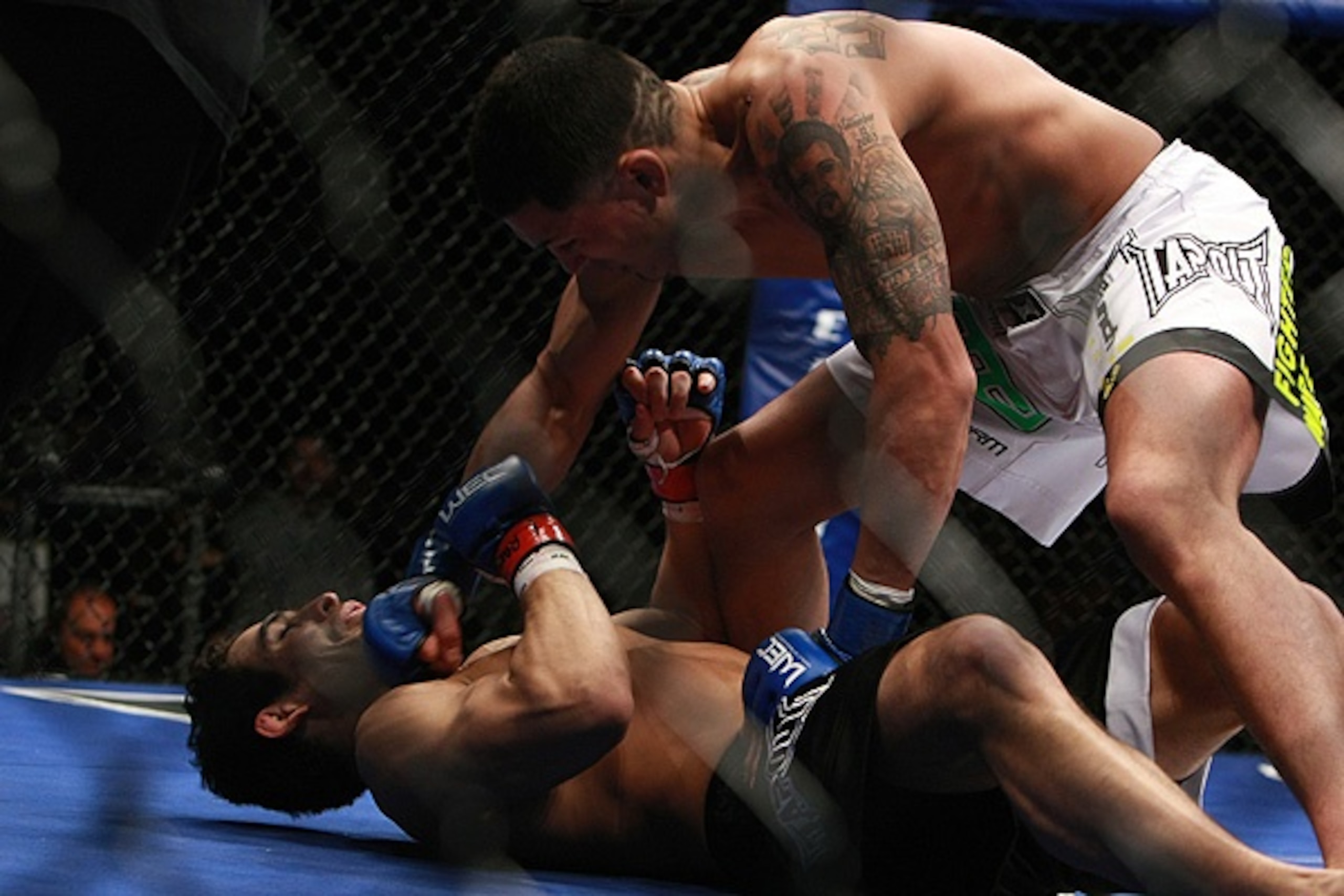 Picture by Dave Mandel for Sherdog.com (Pettis in the white trunks)