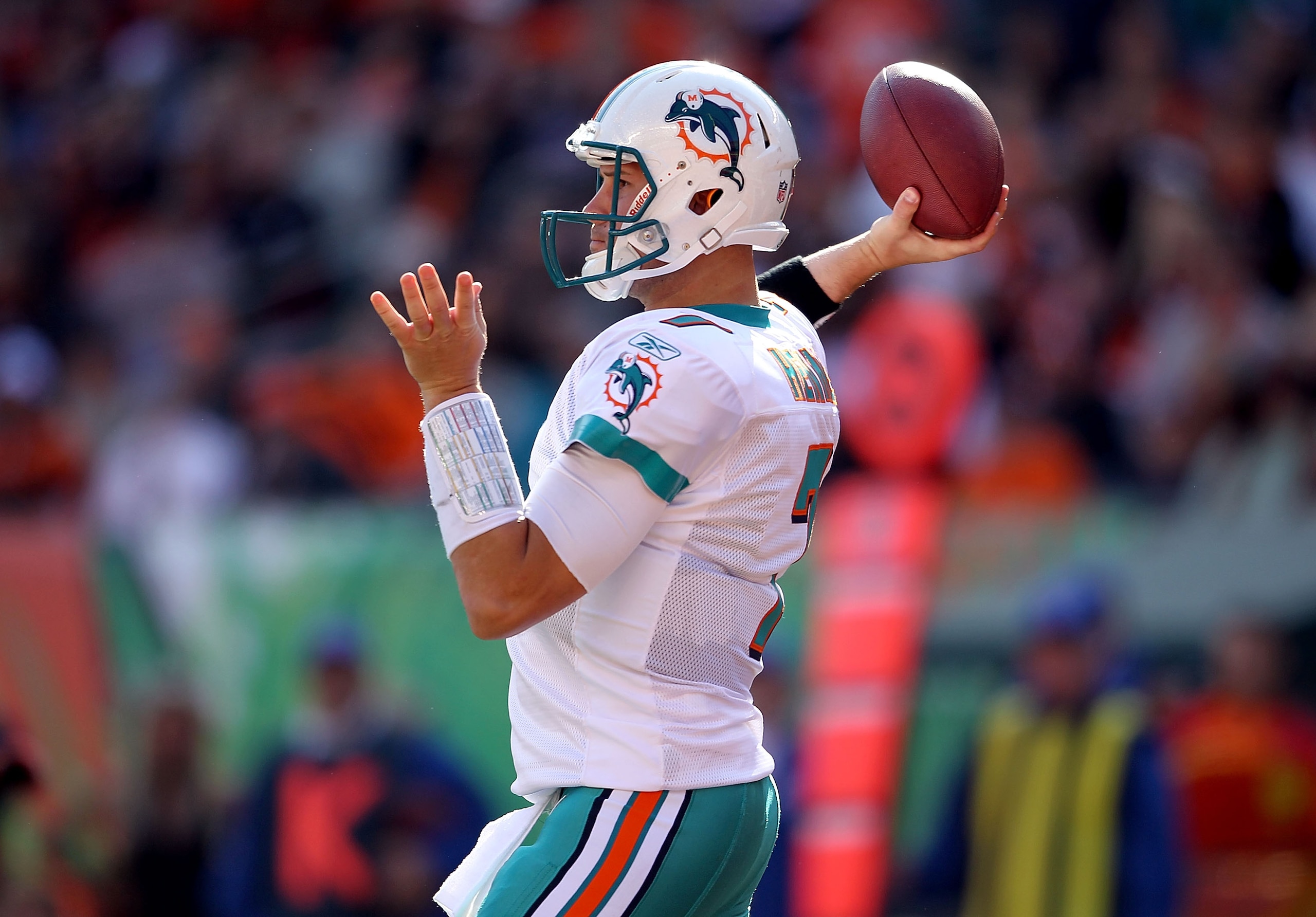 CINCINNATI - OCTOBER 31:  Chad Henne #7 of the Miami Dolphins throws a pass during the NFL game against the Cincinnati Bengals at Paul Brown Stadium on October 31, 2010 in Cincinnati, Ohio.  (Photo by Andy Lyons/Getty Images)