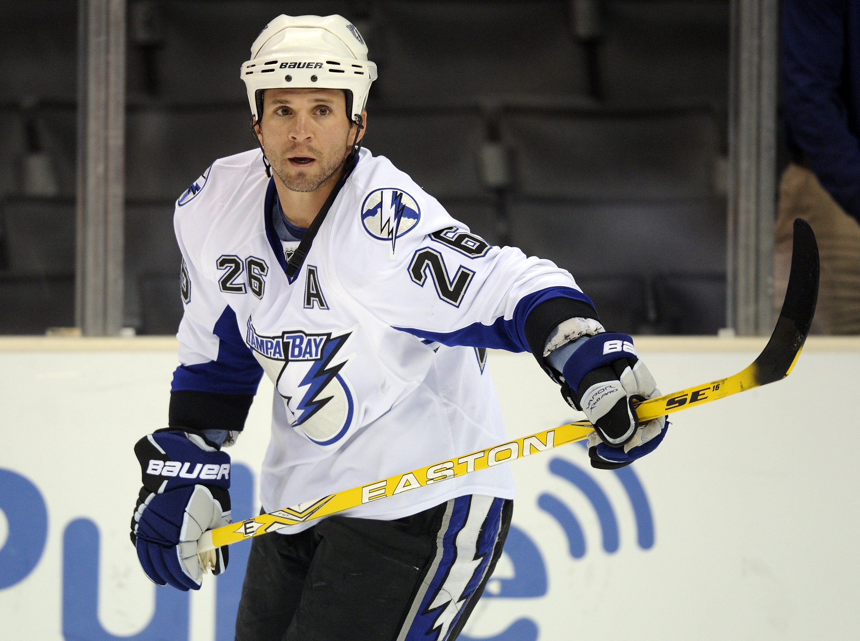 LOS ANGELES, CA - NOVEMBER 04:  Martin St. Louis #26 of the Tampa Bay Lightning warms up against the Los Angeles Kings at Staples Center on November 4, 2010 in Los Angeles, California.  (Photo by Harry How/Getty Images)