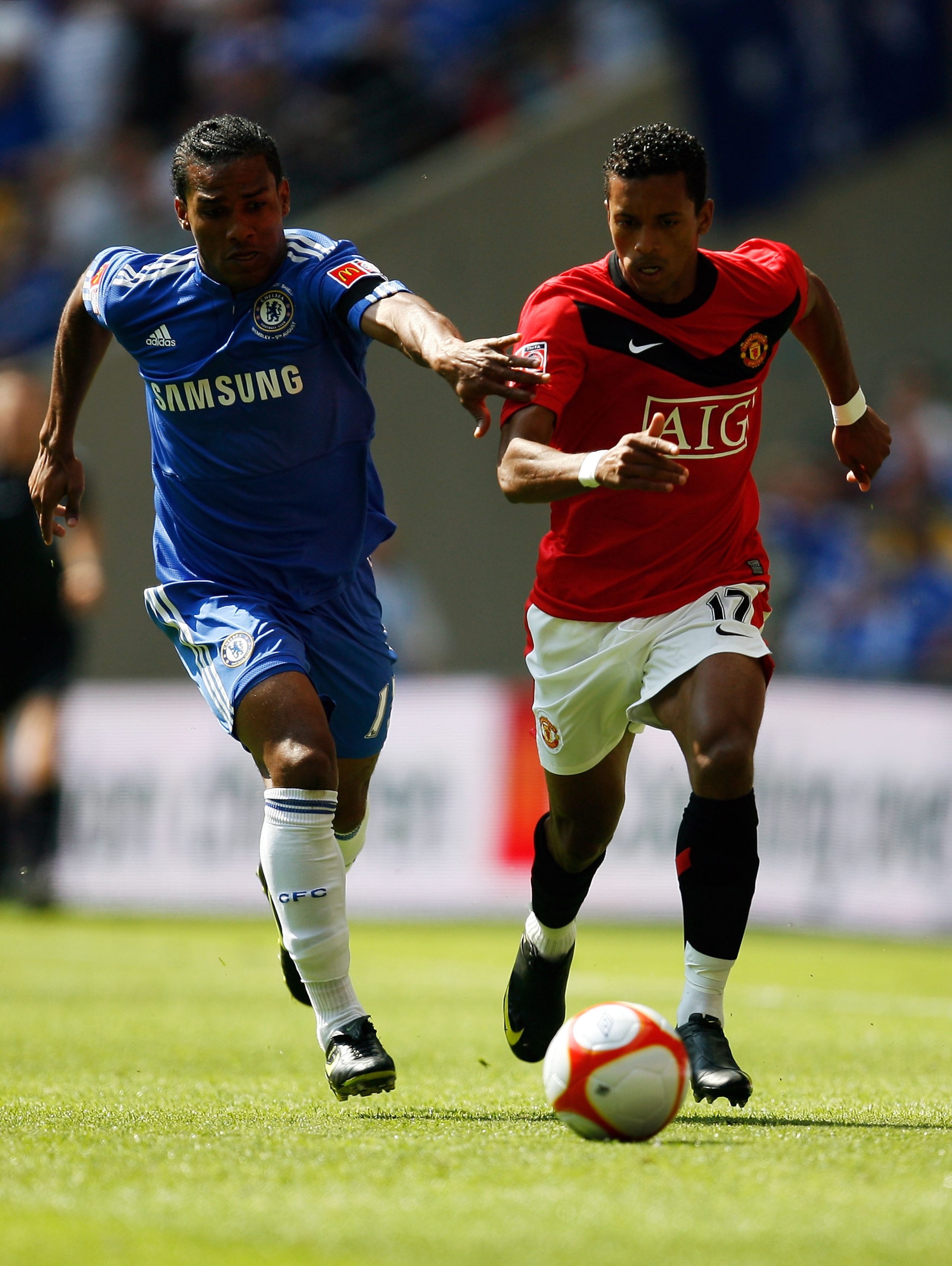 LONDON, ENGLAND - AUGUST 09:  Luis Nani of Manchester United takes on Florent Malouda of Chelsea during the FA Community Shield match between Manchester United and Chelsea at Wembley Stadium on August 9, 2009 in London, England.  (Photo by Paul Gilham/Get