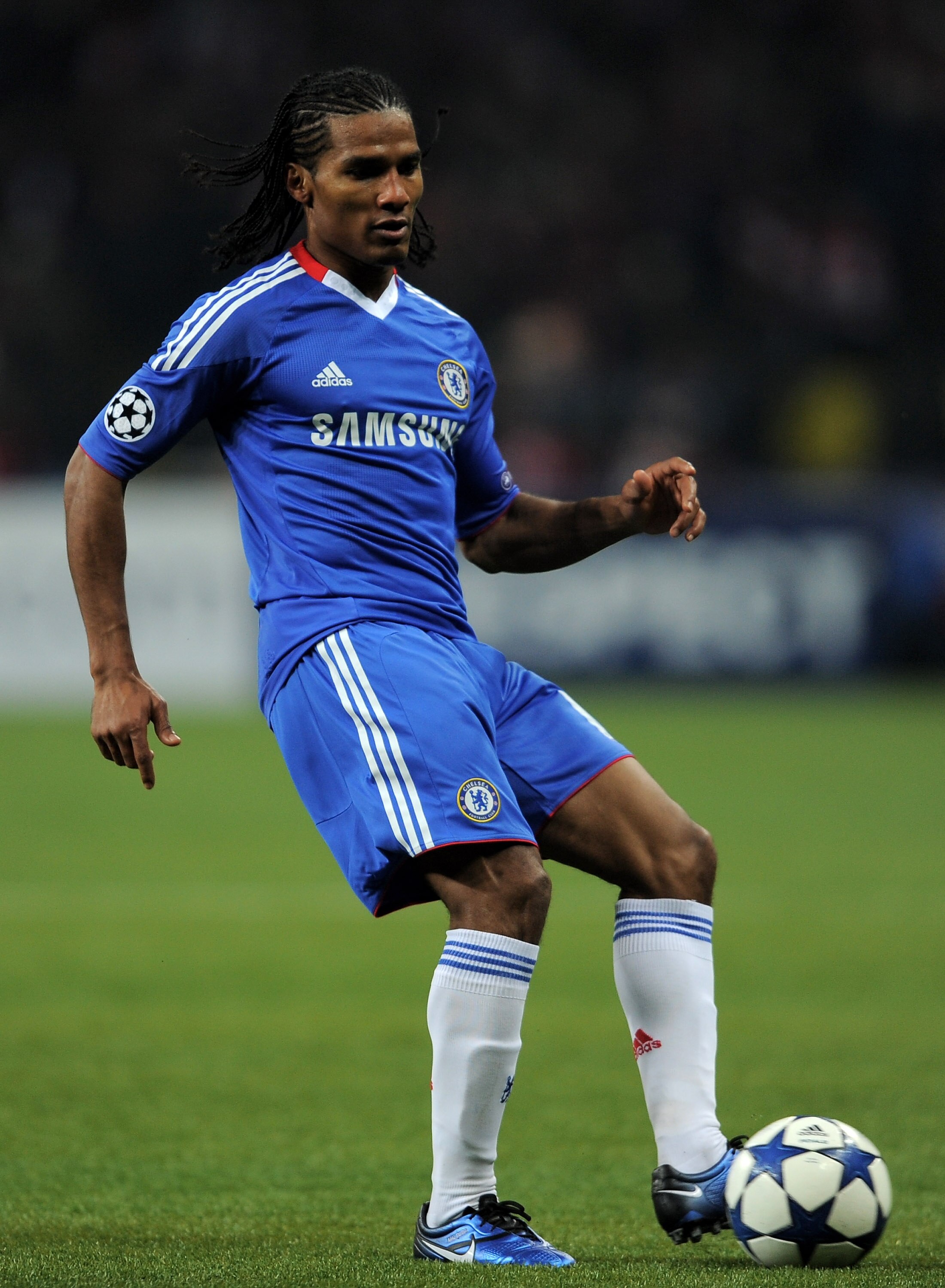 MOSCOW - OCTOBER 19:  Florent Malouda of Chelsea in action during the UEFA Champions League Group F match between Spartak Moscow and Chelsea at the Luzhniki Stadium on October 19, 2010 in Moscow, Russia.  (Photo by Michael Regan/Getty Images)