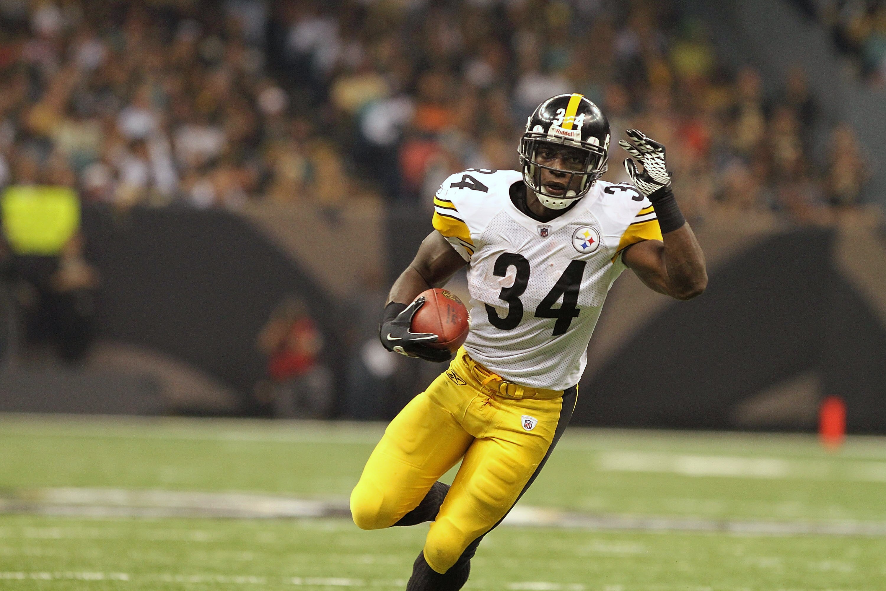 NEW ORLEANS, LA - OCTOBER 31: Rashard Mendenhall #34 of the Pittsburgh Steelers in action during the game against the New Orleans Saints at the Louisiana Superdome on October 31, 2010 in New Orleans, Louisiana. (Photo by Matthew Sharpe/Getty Images)
