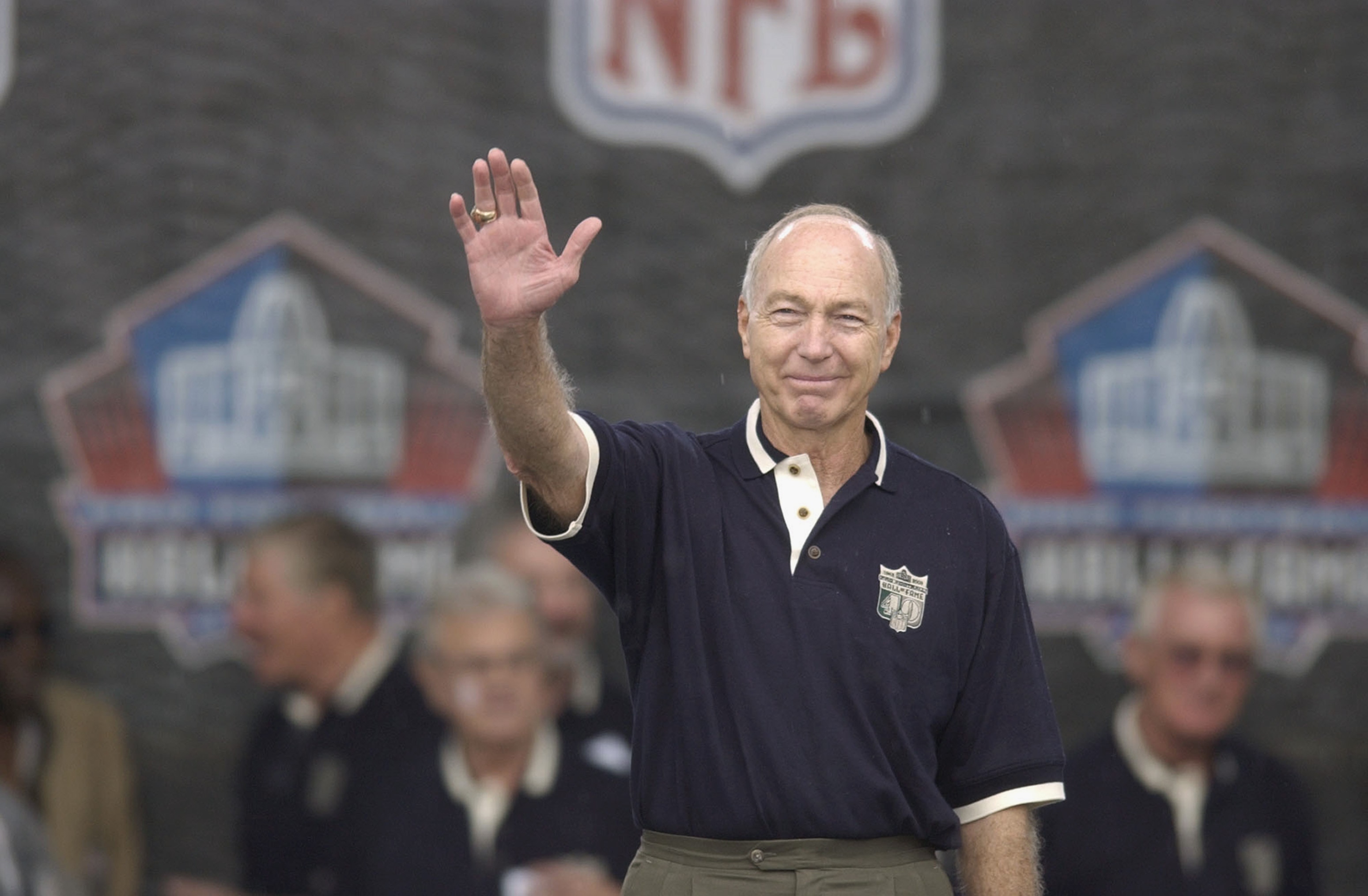 CANTON, OH - AUGUST 3:  Pro Football Hall of Famer (Class of 1977) Bart Starr waves to the crowd as he is introduced during the 2003 NFL Hall of Fame Induction ceremony on August 3, 2003 in Canton, Ohio.  (Photo by David Maxwell/Getty Images)