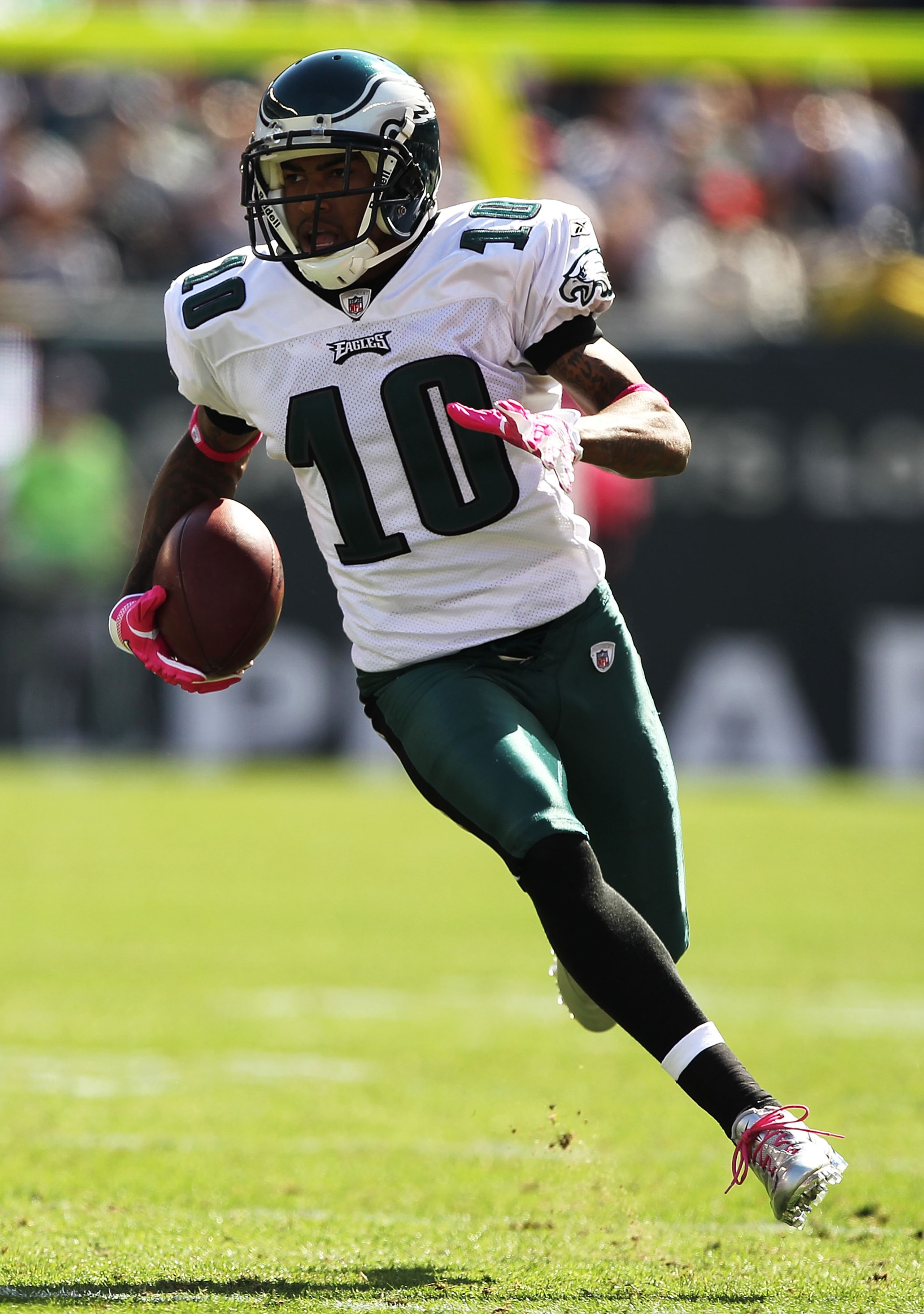 PHILADELPHIA - OCTOBER 17:  DeSean Jackson #10 of the Philadelphia Eagles scores a touchdown in the first quarter against the Atlanta Falcons defends during their game at Lincoln Financial Field on October 17, 2010 in Philadelphia, Pennsylvania.  (Photo b