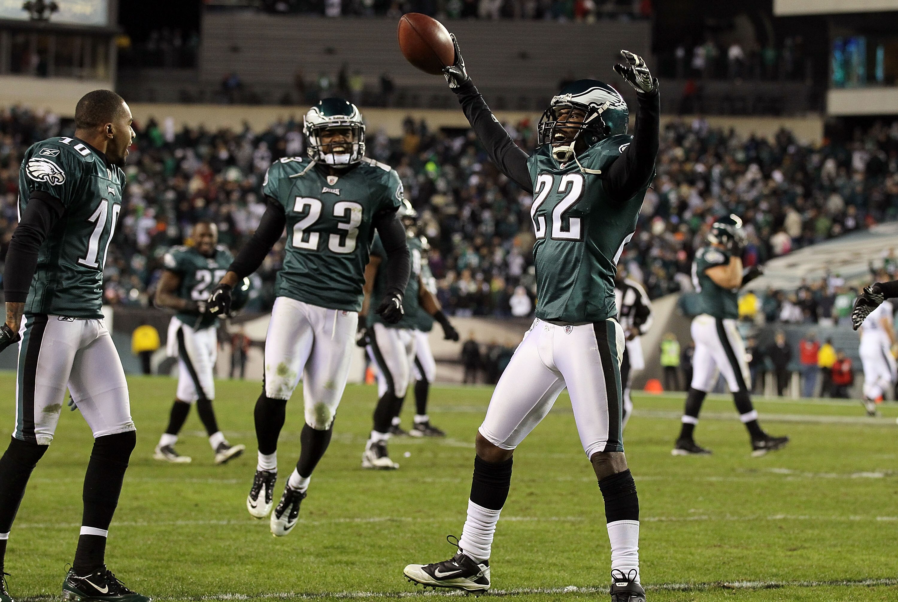 PHILADELPHIA - NOVEMBER 07:  Asante Samuel #22 of the Philadelphia Eagles celebrates his last minute interception that clinched their victory against the Indianapolis Colts with his teammates on November 7, 2010 at Lincoln Financial Field in Philadelphia,