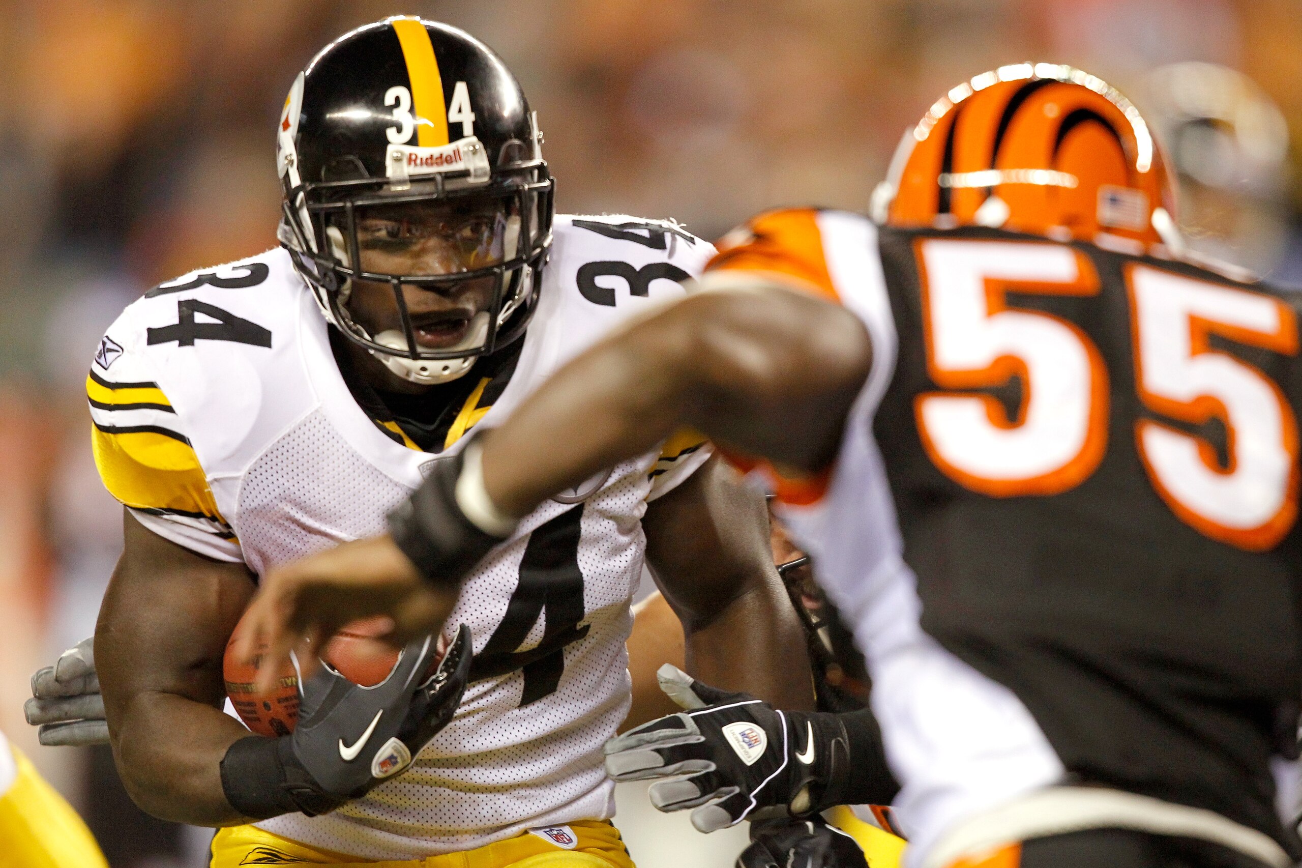 CINCINNATI - NOVEMBER 08: Rashard Mendenhall #34 of the Pittsburgh Steelers carries the ball against the Cincinnati Bengals at Paul Brown Stadium on November 8, 2010 in Cincinnati, Ohio. The Steelers defeated the Bengals 27-21. (Photo by Matthew Stockma CINCINNATI - NOVEMBER 08: Rashard Mendenhall #34 of the Pittsburgh Steelers carries the ball against the Cincinnati Bengals at Paul Brown Stadium on November 8, 2010 in Cincinnati, Ohio. The Steelers defeated the Bengals 27-21. (Photo by Matthew Stockma
