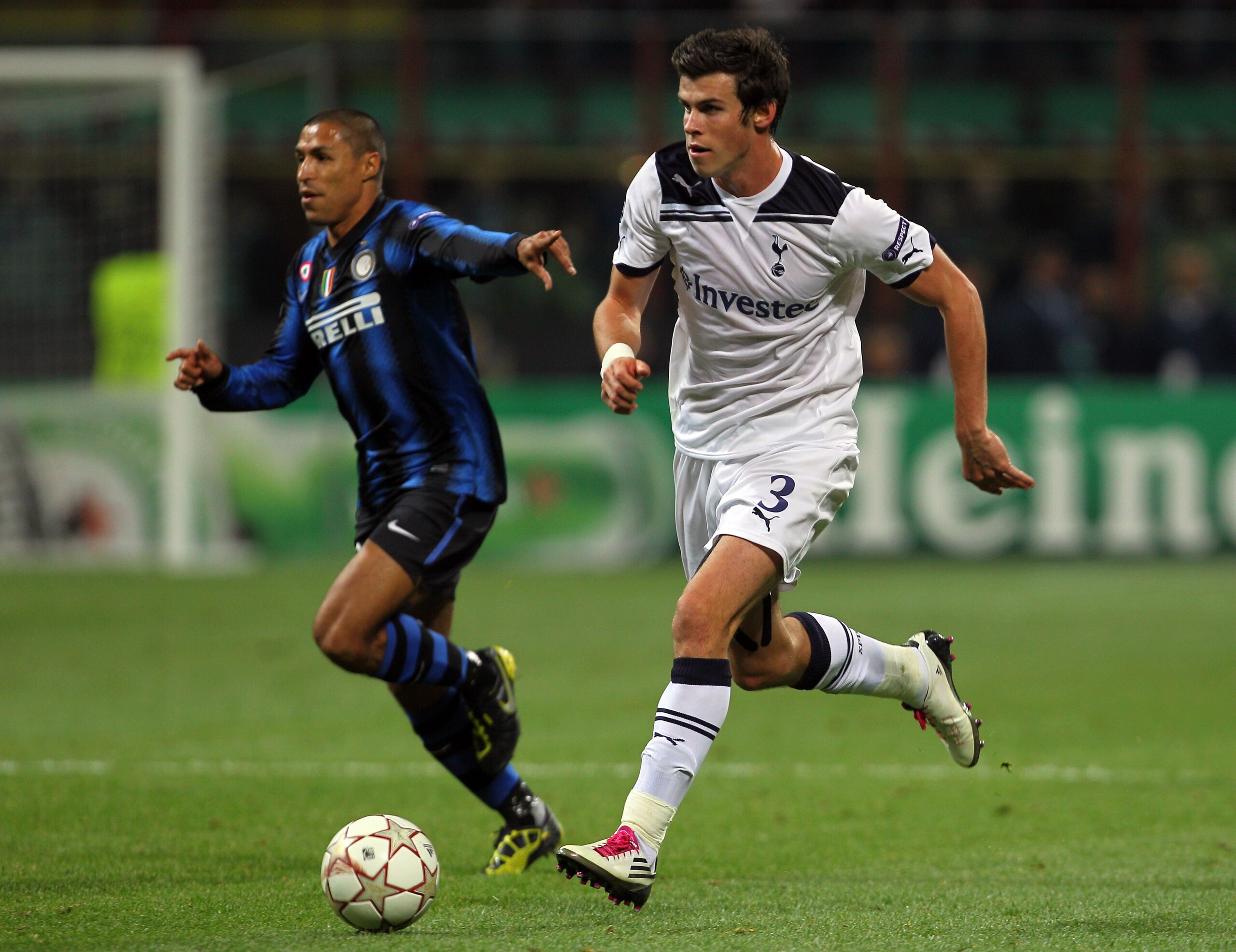 MILAN, ITALY - OCTOBER 20:  Gareth Bale of Tottenham Hotspur in action during the UEFA Champions League Group A match between FC Internazionale Milano and Tottenham Hotspur at the Stadio Giuseppe Meazza on October 20, 2010 in Milan, Italy.  (Photo by Cliv