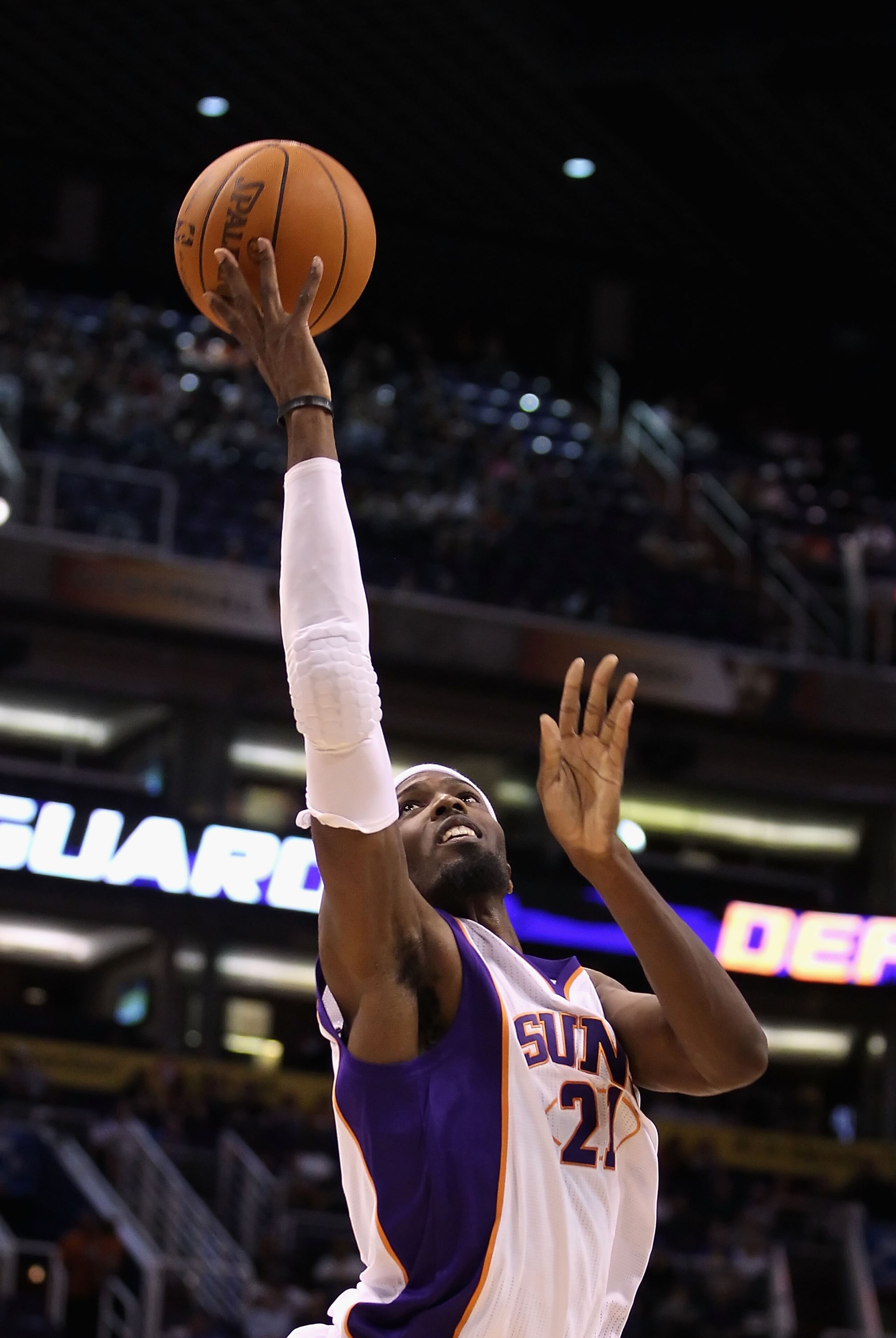 PHOENIX - OCTOBER 19: Hakim Warrick #21 of the Phoenix Suns puts up a shot against the Golden State Warriors during the preseason NBA game at US Airways Center on October 19, 2010 in Phoenix, Arizona. NOTE TO USER: User expressly acknowledges and agrees PHOENIX - OCTOBER 19: Hakim Warrick #21 of the Phoenix Suns puts up a shot against the Golden State Warriors during the preseason NBA game at US Airways Center on October 19, 2010 in Phoenix, Arizona. NOTE TO USER: User expressly acknowledges and agrees