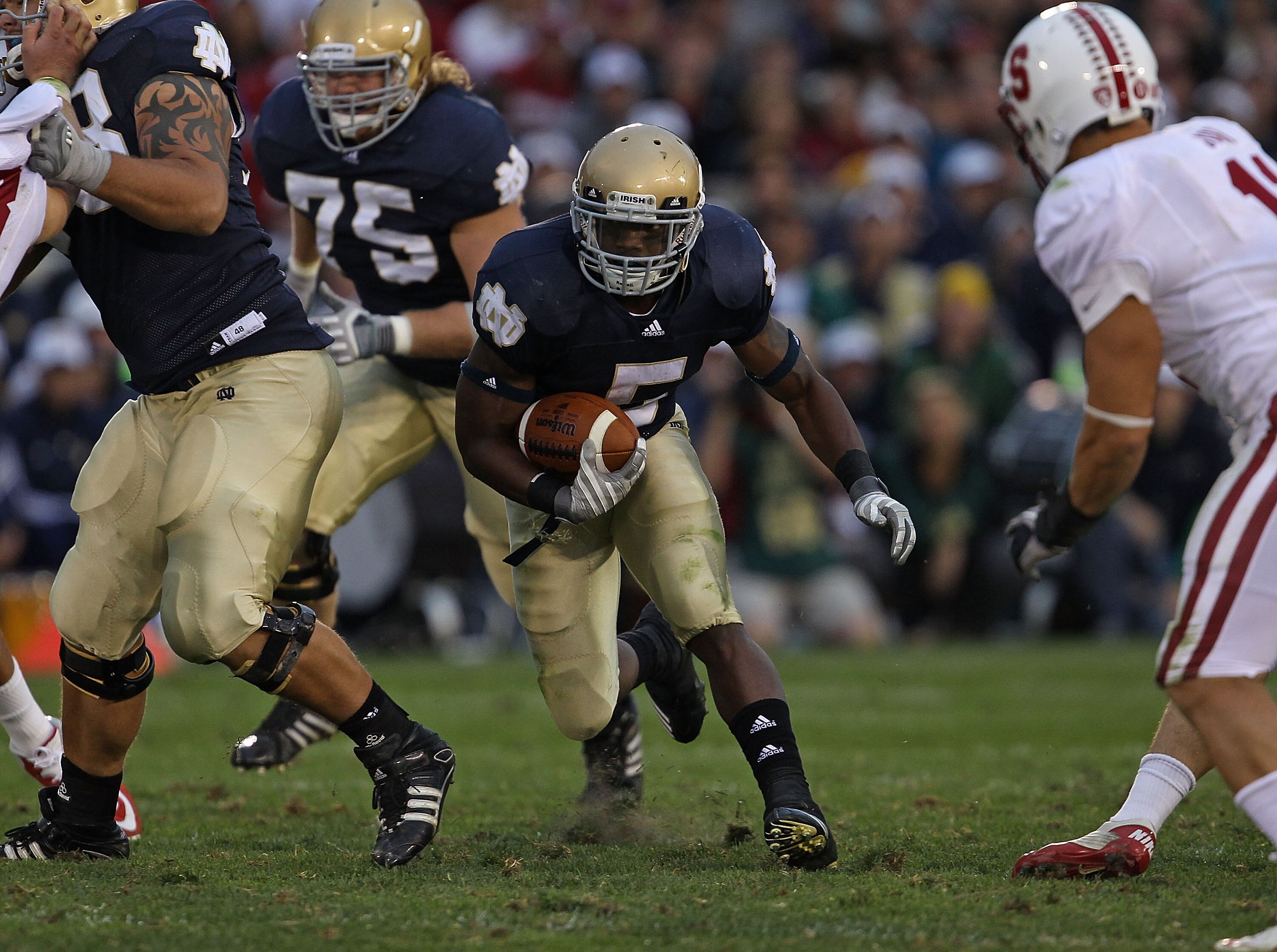 SOUTH BEND, IN - SEPTEMBER 25: Armando Allen Jr. #5 of the Notre Dame Fighting Irish runs against the Stanford Cardinal at Notre Dame Stadium on September 25, 2010 in South Bend, Indiana. Stanford defeated Notre Dame 37-14. (Photo by Jonathan Daniel/Getty