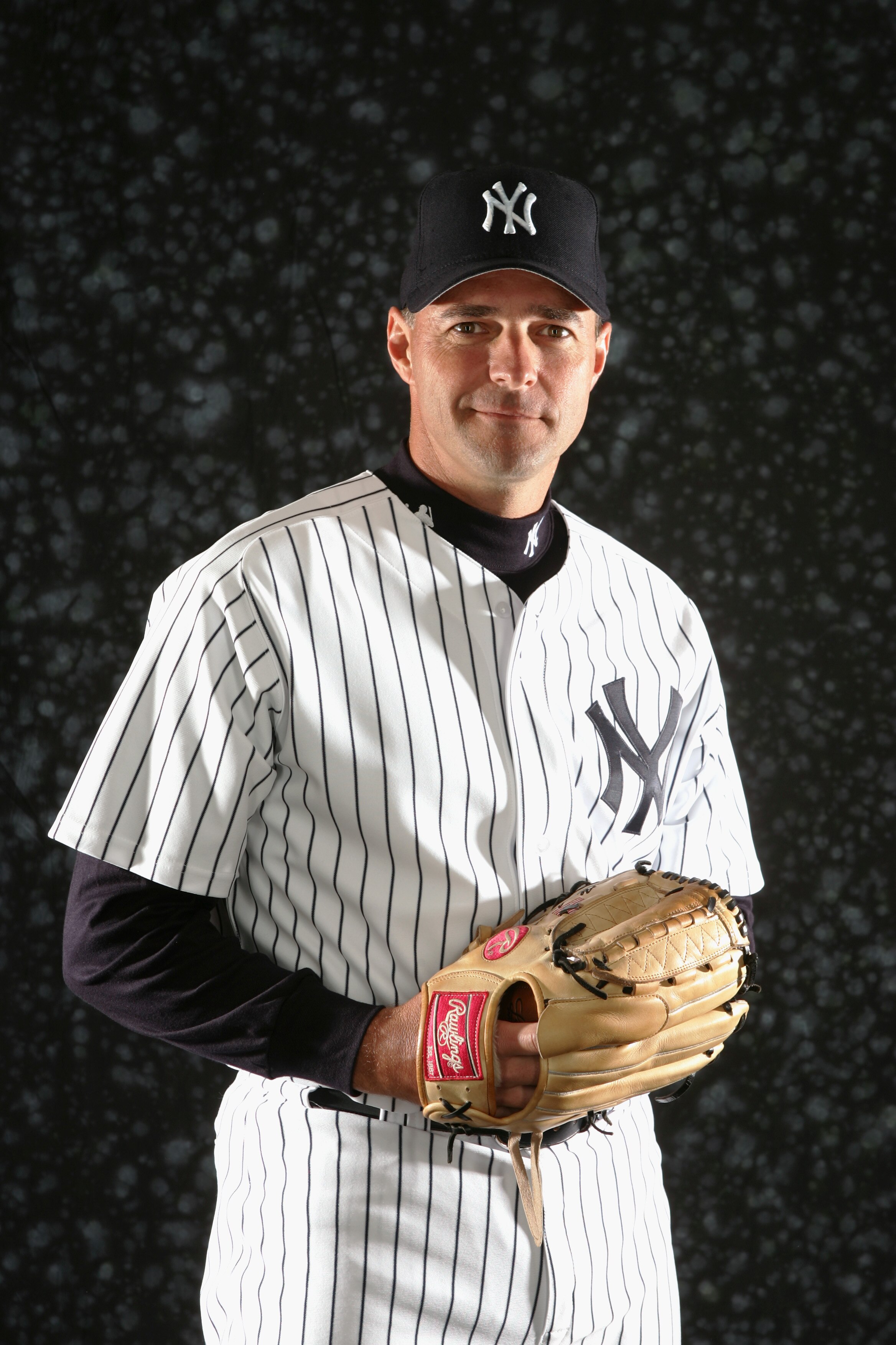 TAMPA, FL - FEBRUARY 24:  Pitcher Al Leiter #26 of the New York Yankees poses for a portrait during the New York Yankees Photo Day at Legends Field on February 24, 2006 in Tampa, Florida. (Photo by Nick Laham/Getty Images)