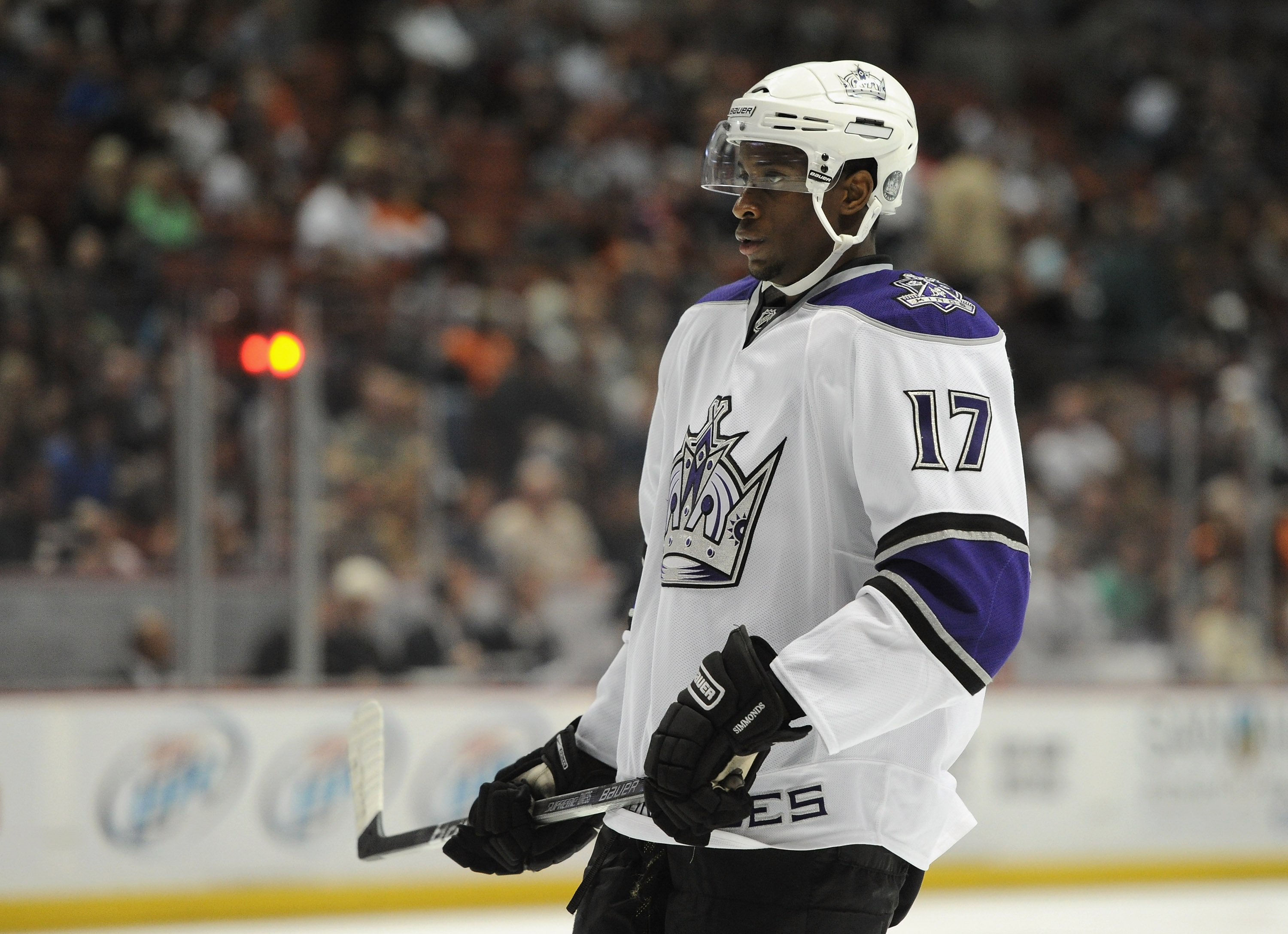 ANAHEIM, CA - OCTOBER 03:  Wayne Simmonds #17 of the Los Angeles Kings waits to faceoff against the Anaheim Ducks at Honda Center on October 3, 2010 in Anaheim, California.  (Photo by Harry How/Getty Images)