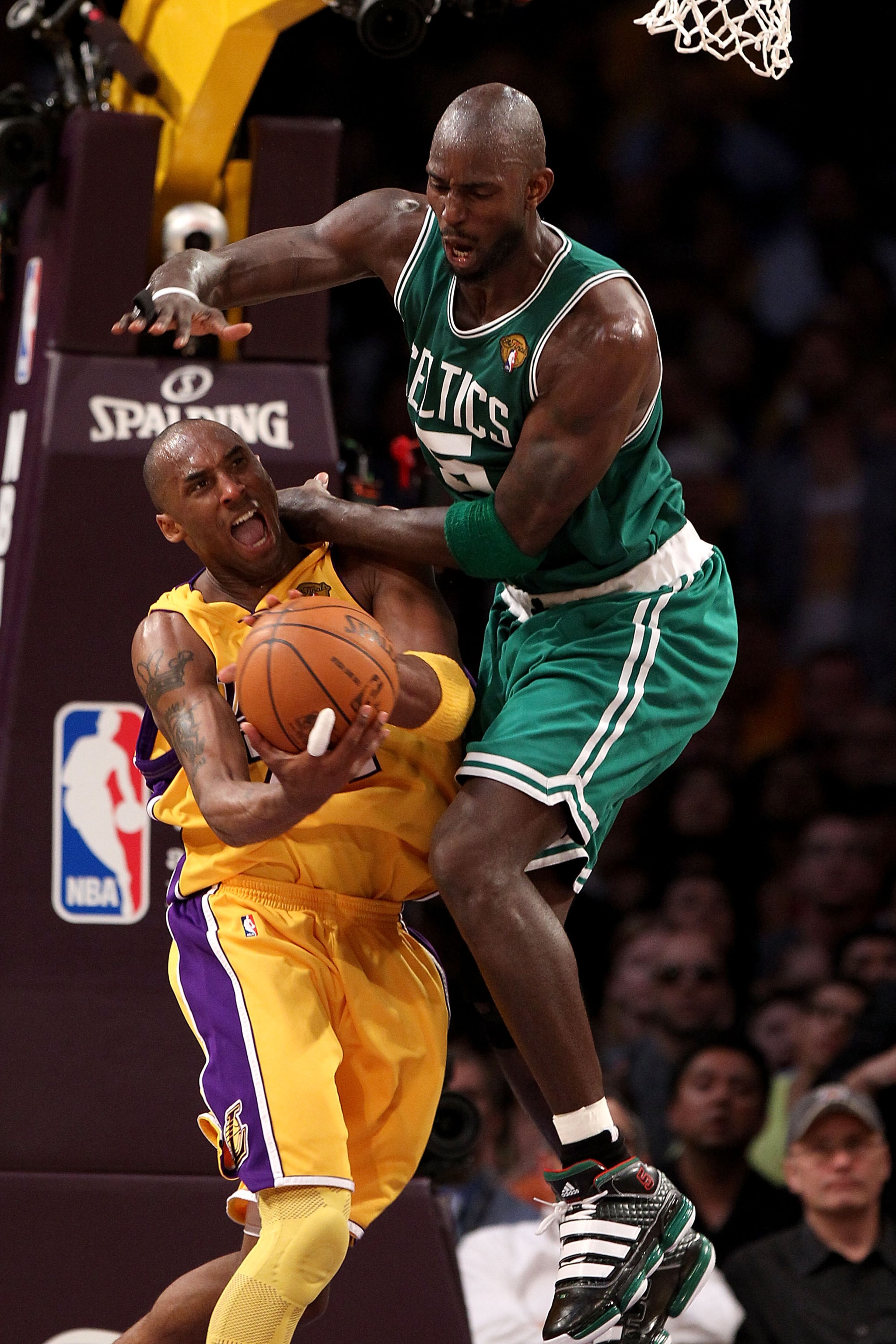 LOS ANGELES, CA - JUNE 17:  Kobe Bryant #24 of the Los Angeles Lakers is defended by Kevin Garnett #5 of the Boston Celtics in Game Seven of the 2010 NBA Finals at Staples Center on June 17, 2010 in Los Angeles, California.  NOTE TO USER: User expressly a