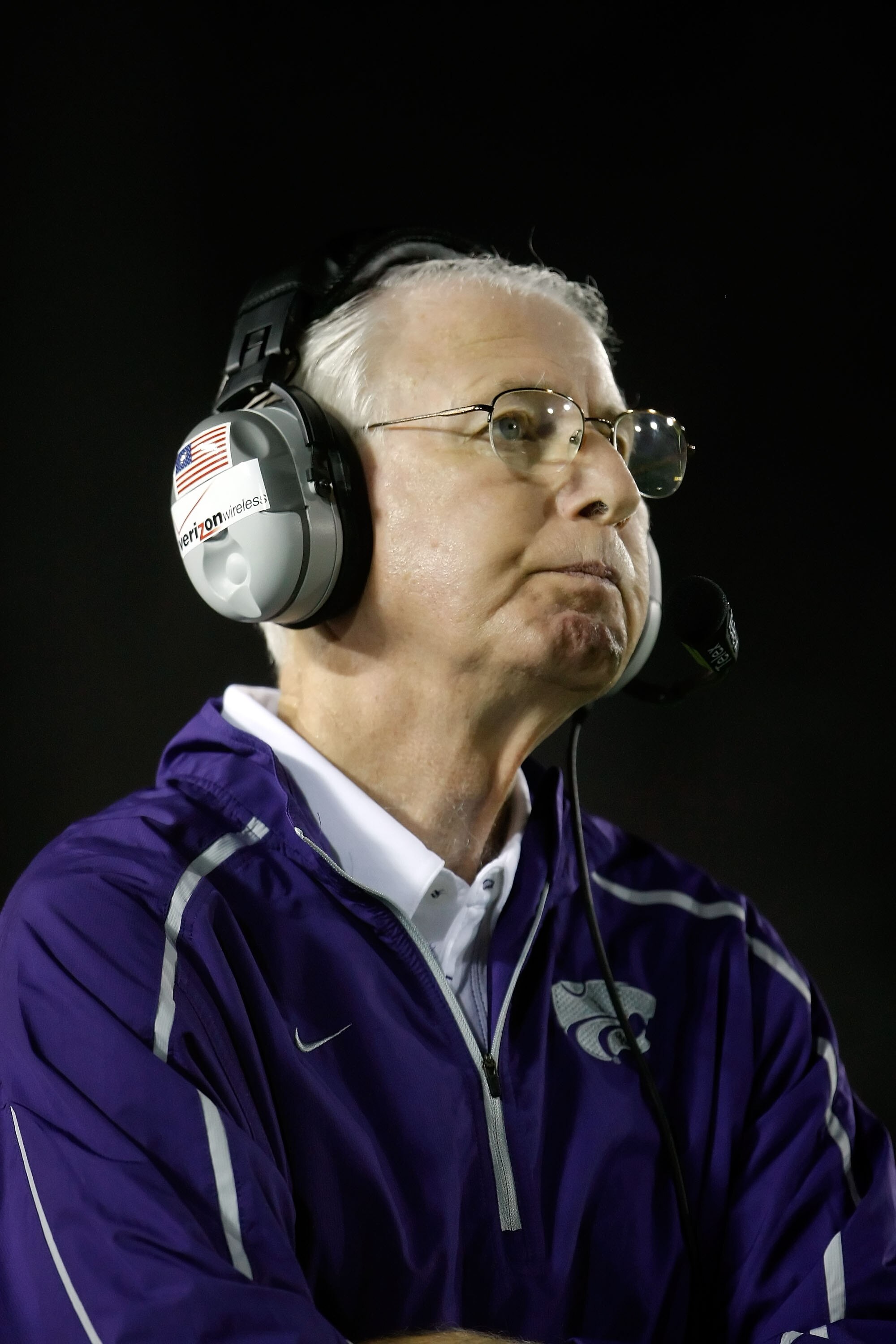 PASADENA, CA - SEPTEMBER 19:  Kansas State Wildcats head coach Bill Snyder looks on during the first half against the UCLA Bruins at the Rose Bowl on September 19, 2009 in Pasadena, California. UCLA defeated Kansas State 23-9.  (Photo by Jeff Gross/Getty