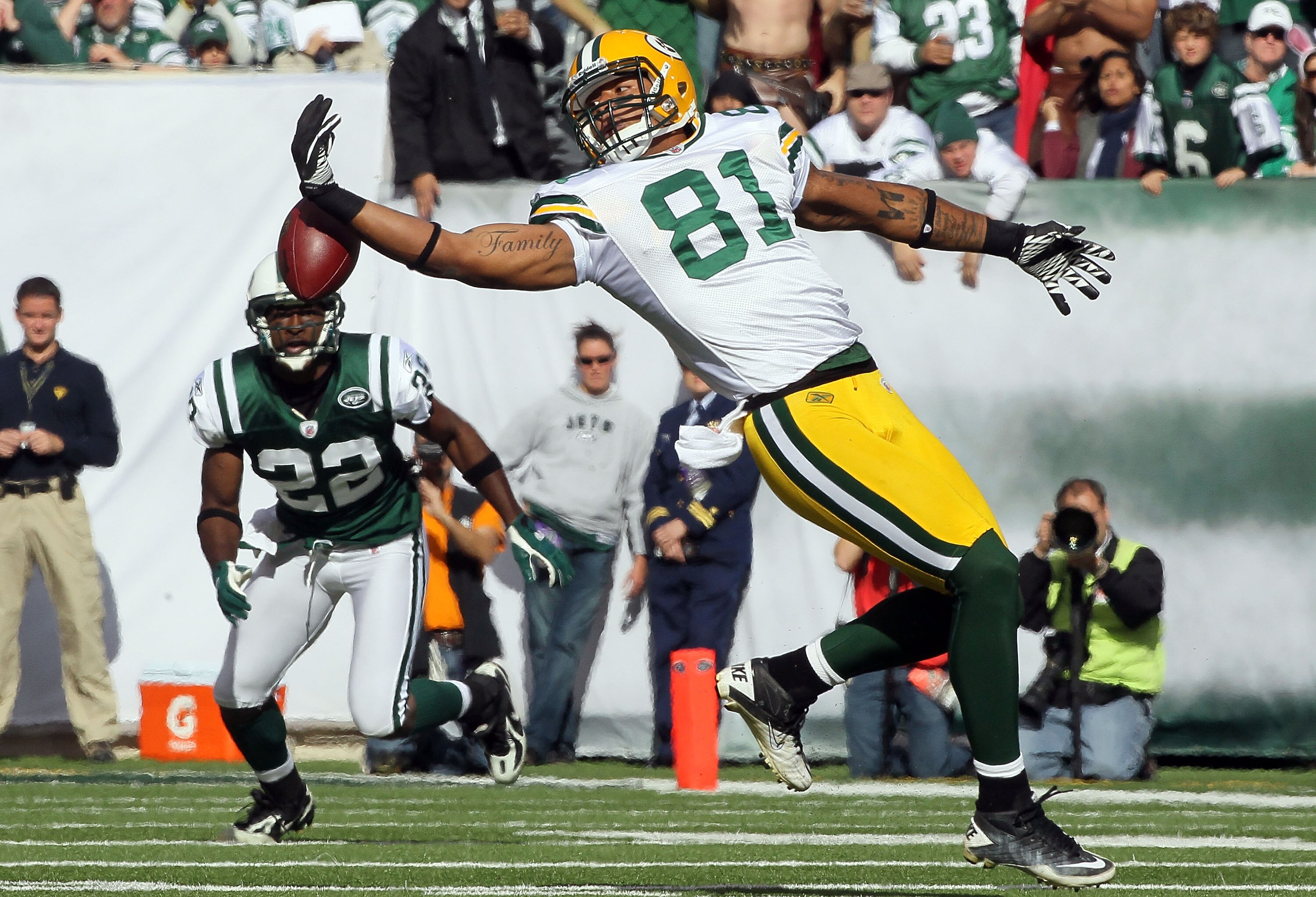 EAST RUTHERFORD, NJ - OCTOBER 31: Andrew Quarless #81 of the Green Bay Packers can not come up with a pass in the first half against the New York Jets on October 31, 2010 at the New Meadowlands Stadium in East Rutherford, New Jersey. (Photo by Jim McIsaac
