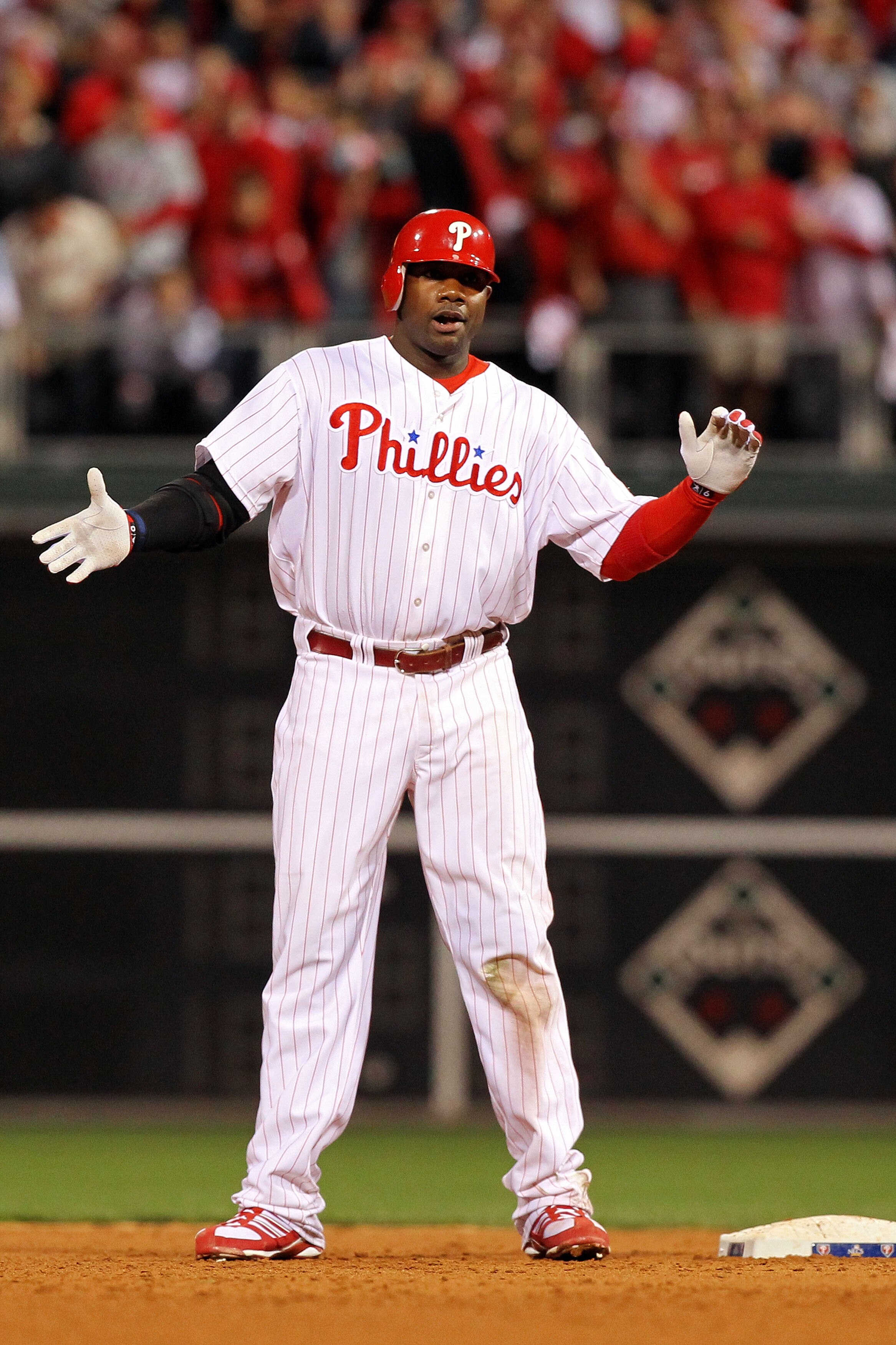 PHILADELPHIA - OCTOBER 23:  Ryan Howard #6 of the Philadelphia Phillies reacts after a double in fifth inning against the San Francisco Giants in Game Six of the NLCS during the 2010 MLB Playoffs at Citizens Bank Park on October 23, 2010 in Philadelphia,