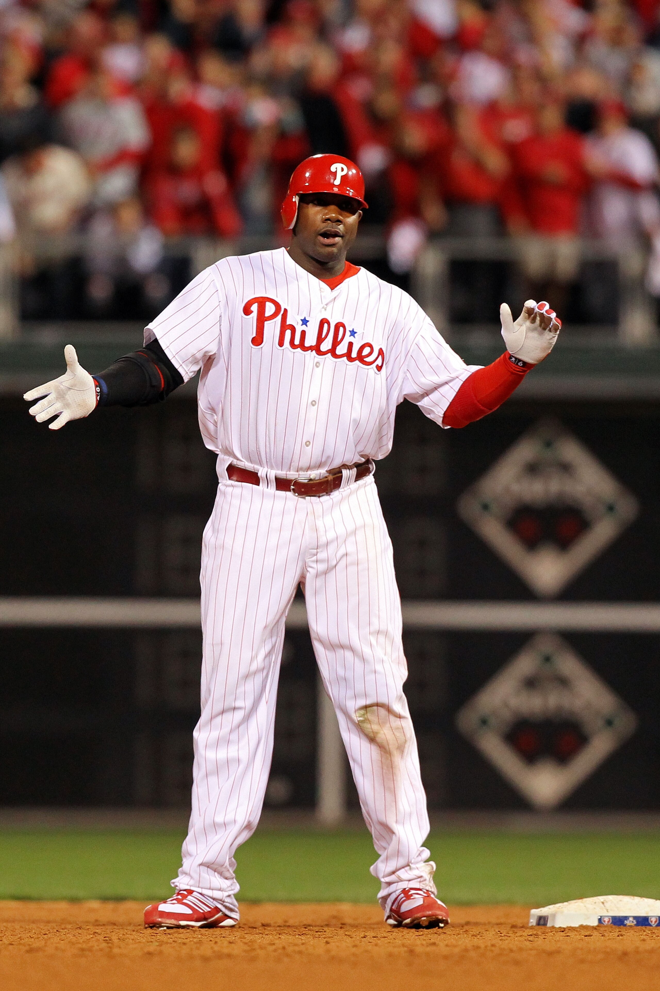 PHILADELPHIA - OCTOBER 23:  Ryan Howard #6 of the Philadelphia Phillies reacts after a double in fifth inning against the San Francisco Giants in Game Six of the NLCS during the 2010 MLB Playoffs at Citizens Bank Park on October 23, 2010 in Philadelphia,