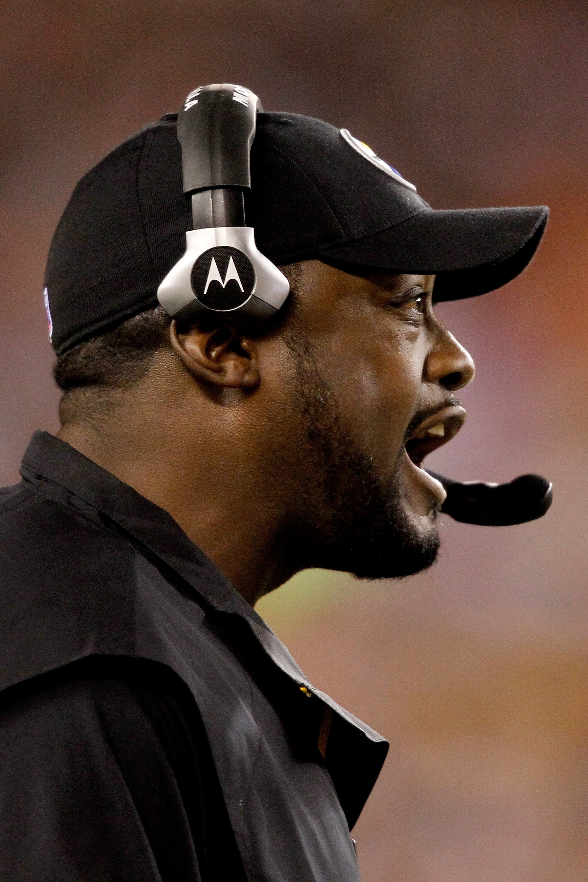 CINCINNATI - NOVEMBER 08:  Head coach Mike Tomlin of the Pittsburgh Steelers on the sidelines against the Cincinnati Bengals at Paul Brown Stadium on November 8, 2010 in Cincinnati, Ohio.  (Photo by Matthew Stockman/Getty Images)