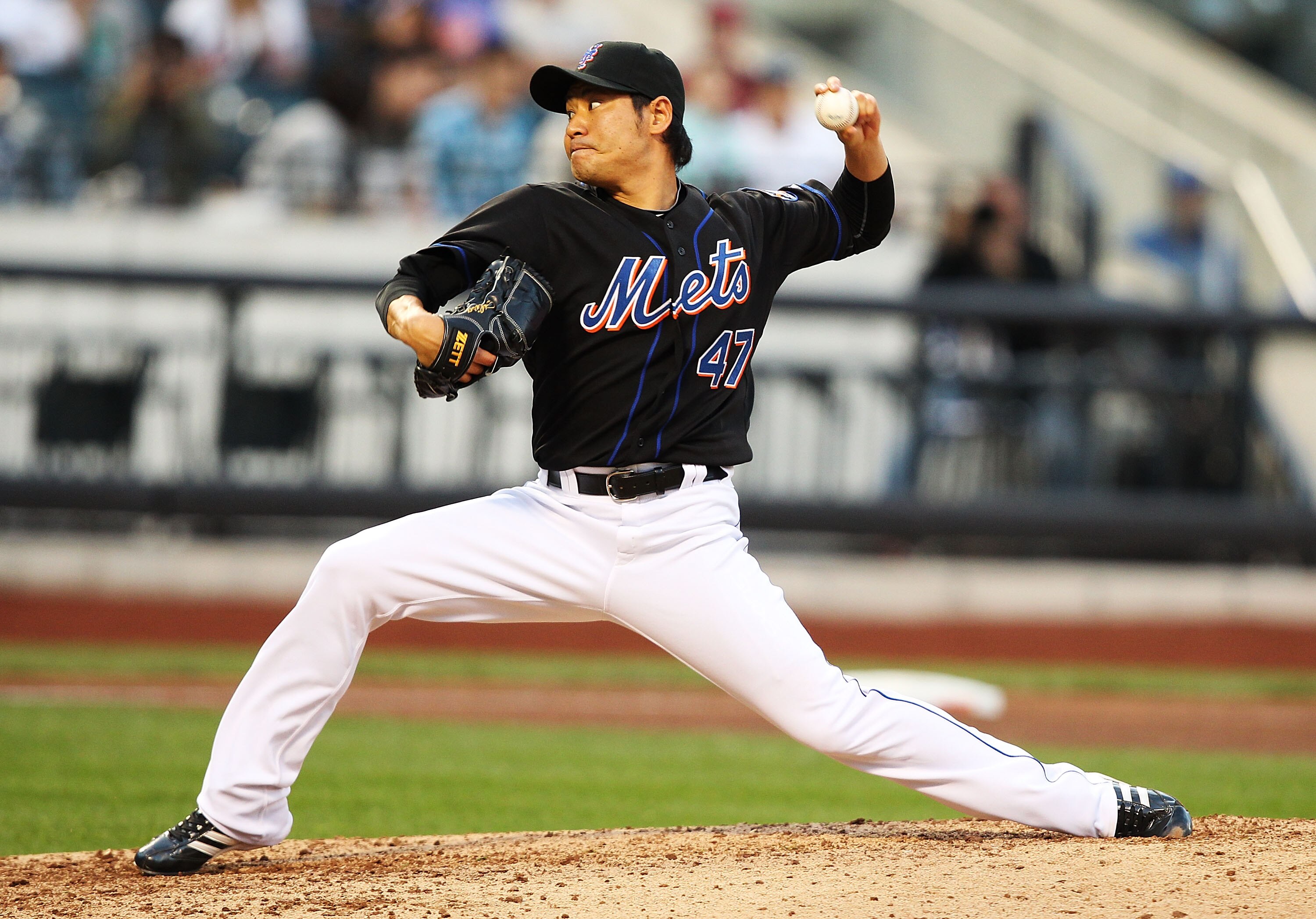 NEW YORK - SEPTEMBER 18:  Hisanori Takahashi #47 of the New York Mets pitches against the Atlanta Braves during their game on September 18, 2010 at Citi Field in the Flushing neighborhood of the Queens borough of New York City.  (Photo by Al Bello/Getty I