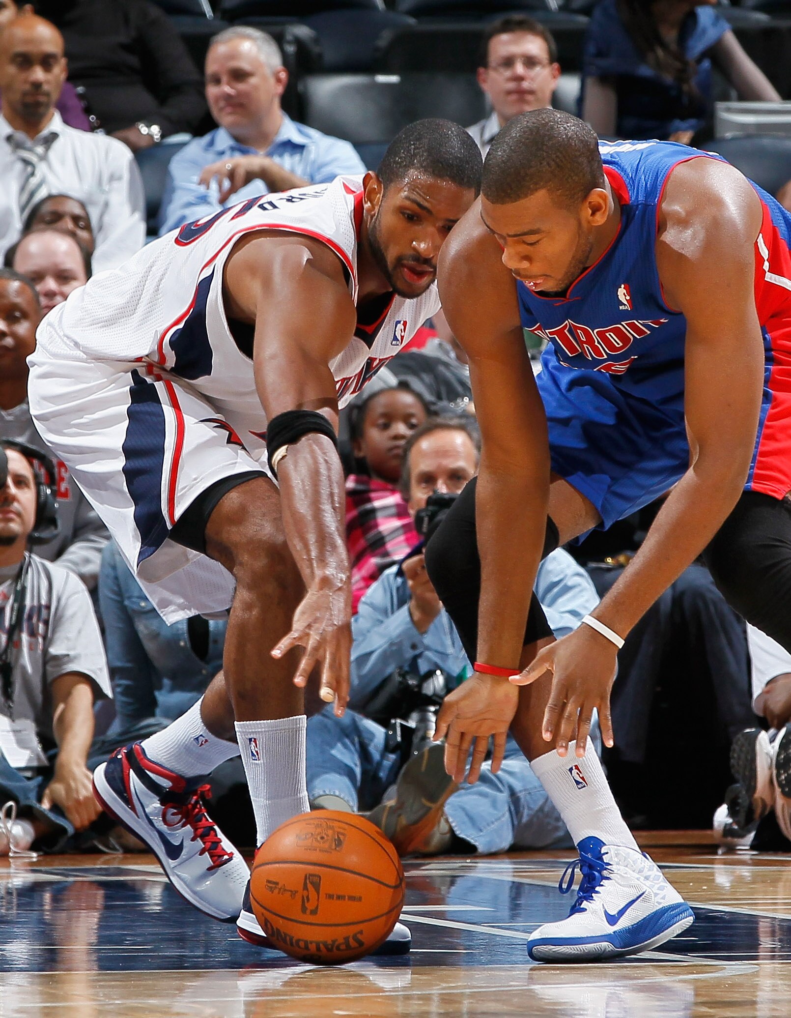 ATLANTA - NOVEMBER 03:  Al Horford #15 of the Atlanta Hawks battles for a loose ball against Greg Monroe #10 of the Detroit Pistons at Philips Arena on November 3, 2010 in Atlanta, Georgia.  NOTE TO USER: User expressly acknowledges and agrees that, by do