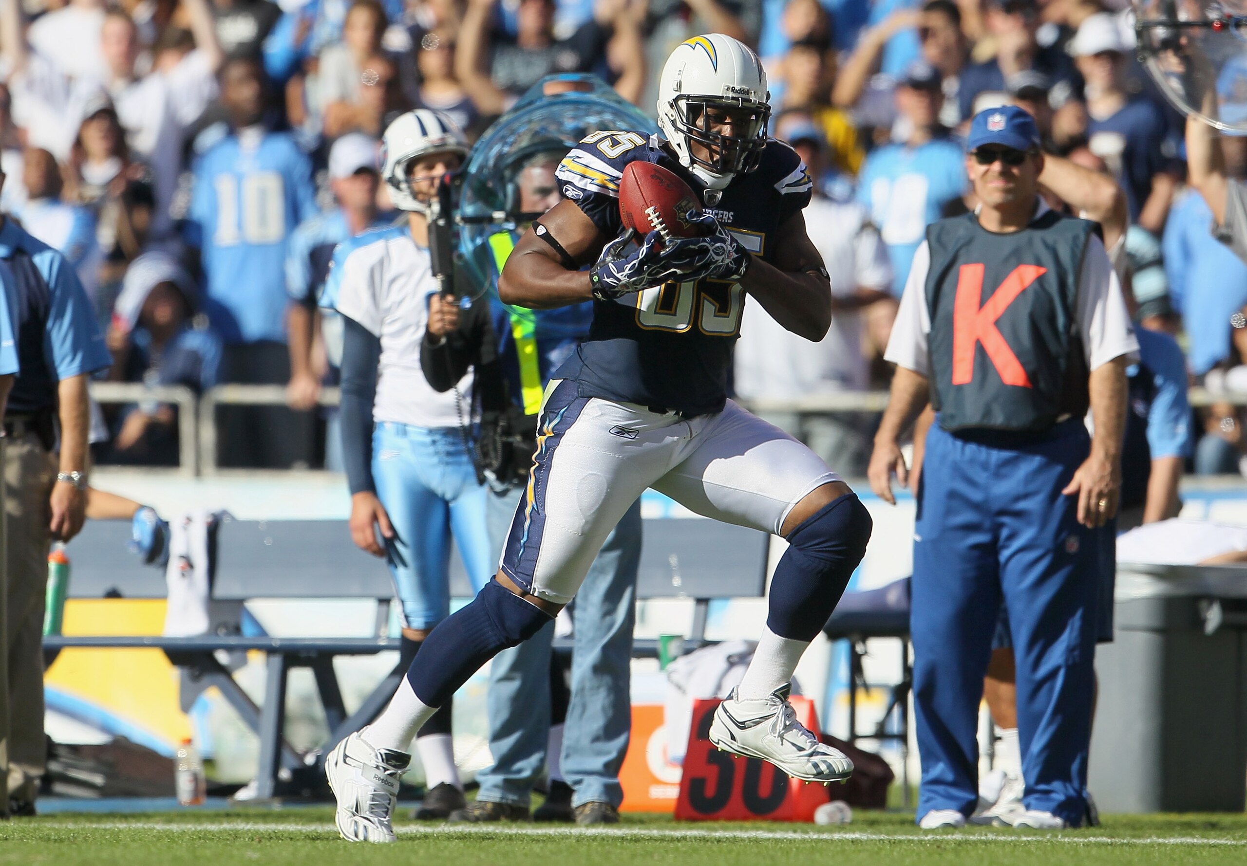 SAN DIEGO - OCTOBER 31:  Tight end Antonio Gates #85 of the San Diego Chargers catches a pass for a touchdown against the Tennessee Titans in the third quarter at Qualcomm Stadium on October 31, 2010 in San Diego, California. The Chargers defeated the Tit