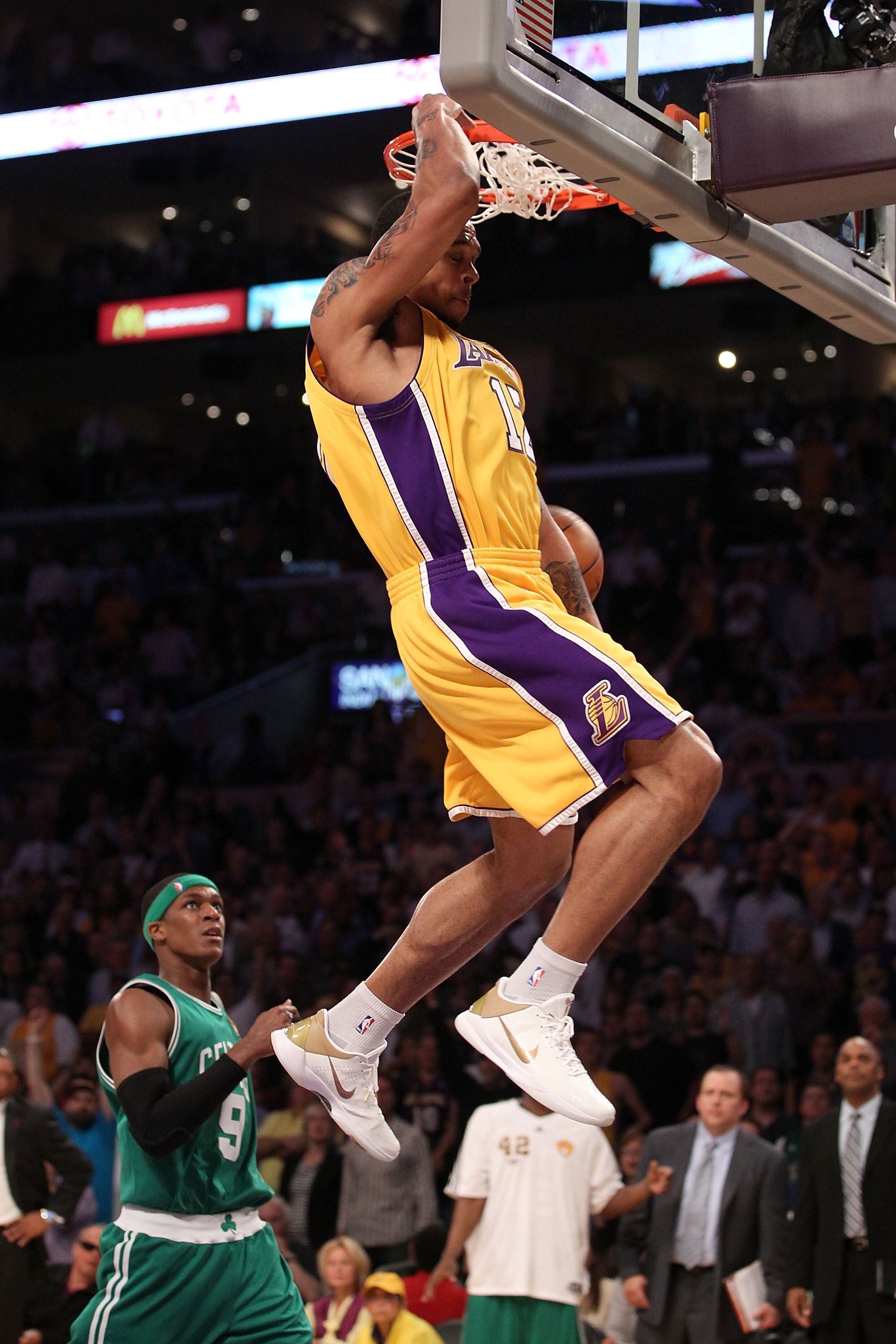 LOS ANGELES, CA - JUNE 15:  Shannon Brown #12 of the Los Angeles Lakers dunks the ball while taking on the Boston Celtics in Game Six of the 2010 NBA Finals at Staples Center on June 15, 2010 in Los Angeles, California.  NOTE TO USER: User expressly ackno