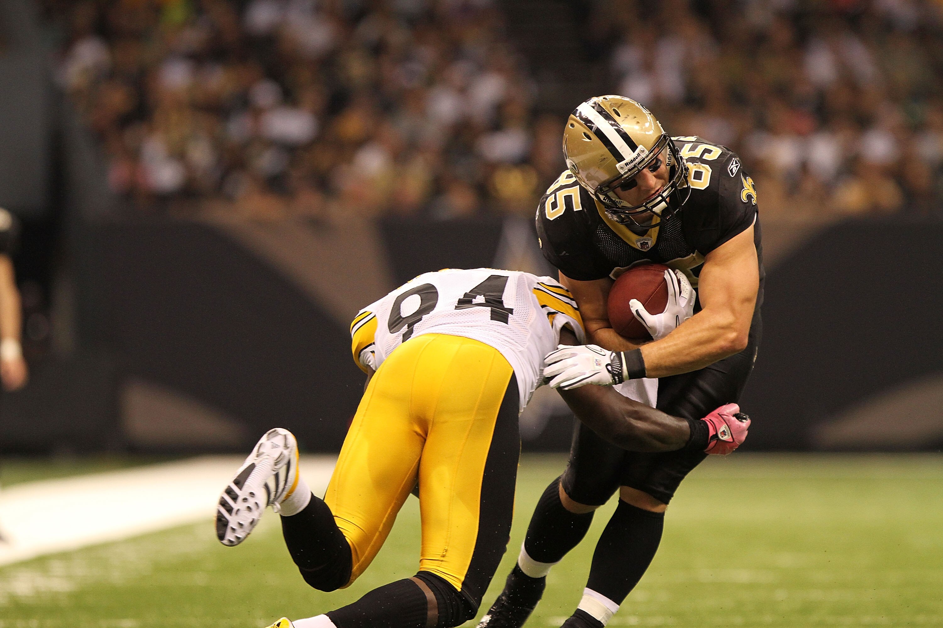 NEW ORLEANS, LA - OCTOBER 31: David Thomas #85 of the New Orleans Saints is tackled by Lawrence Timmons #94 of the Pittsburgh Steelers at the Louisiana Superdome on October 31, 2010 in New Orleans, Louisiana. (Photo by Matthew Sharpe/Getty Images)